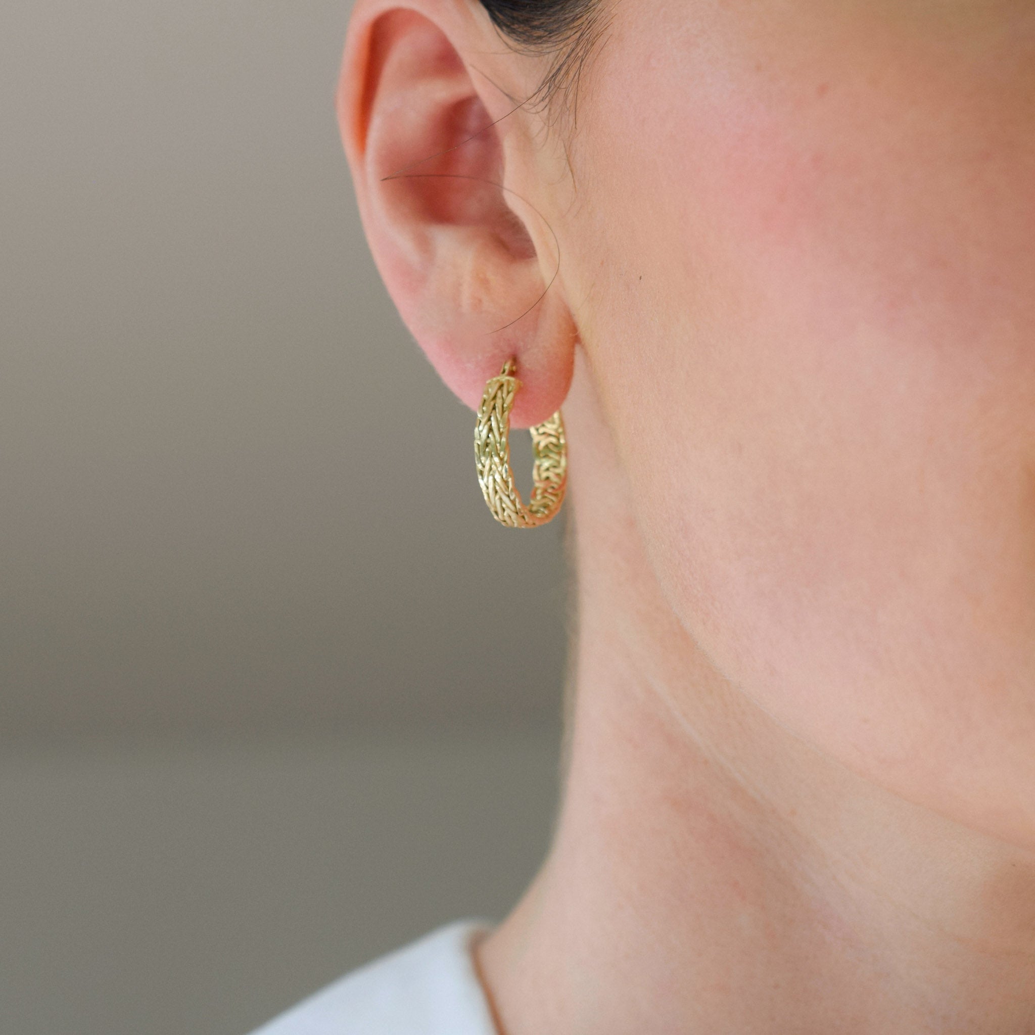 vintage gold quilted hoop earrings