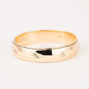 vintage gold ring with star etching detail