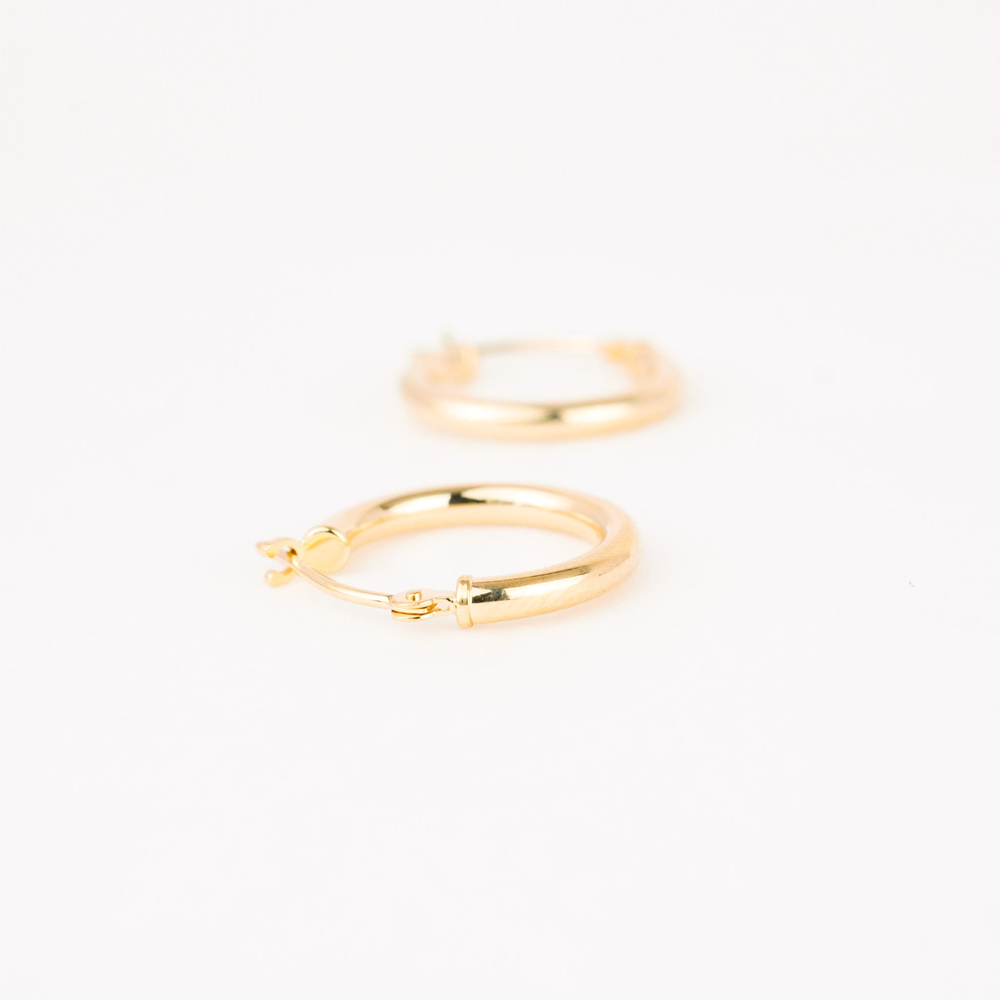 vintage gold 14k hoop earrings 