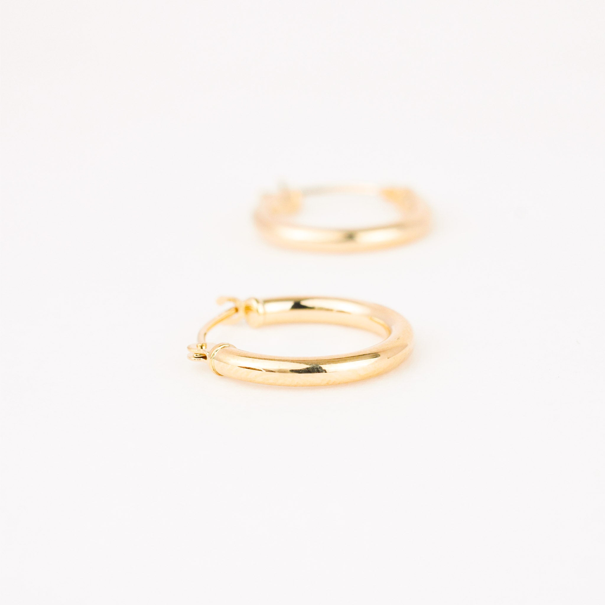 vintage gold 14k hoop earrings 
