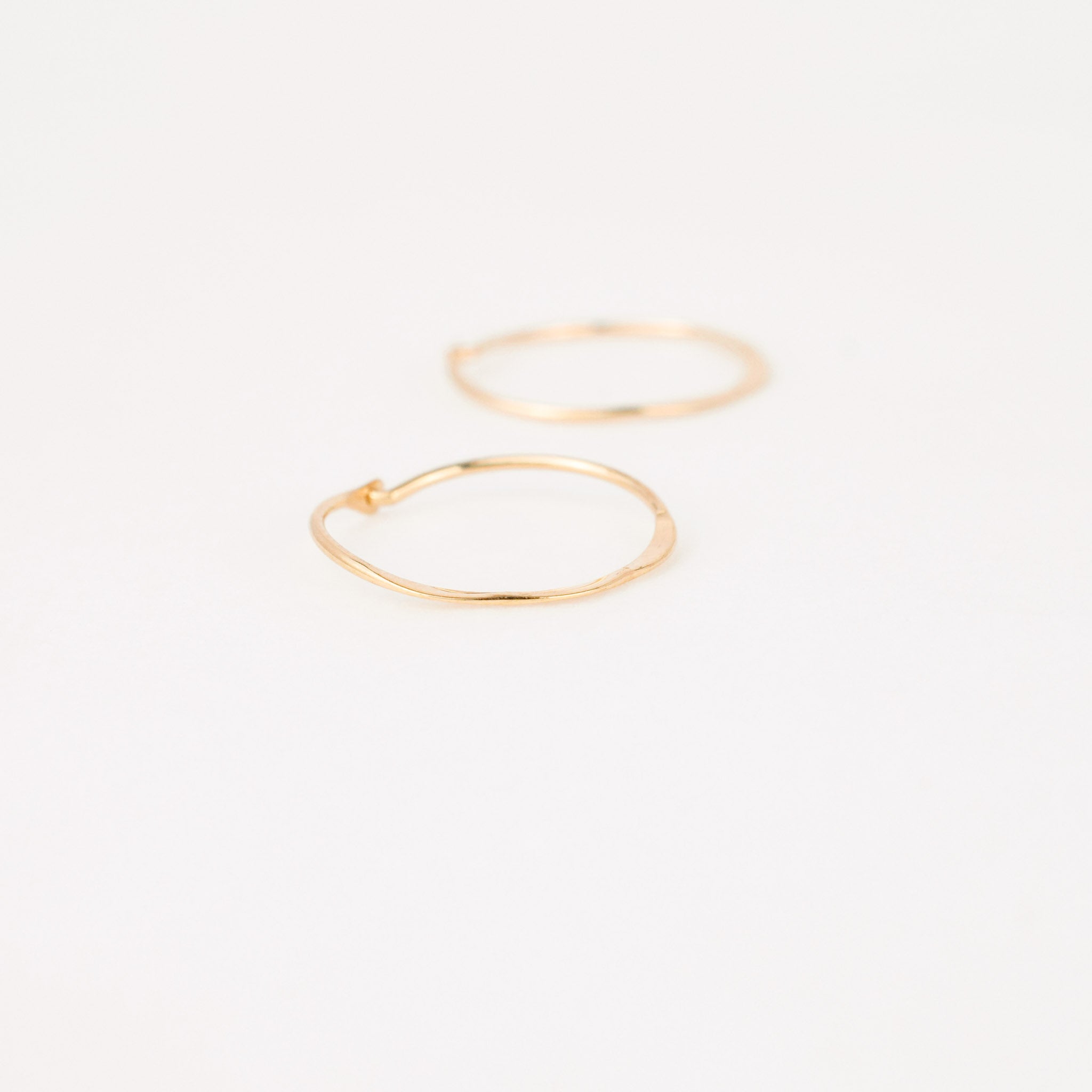 vintage gold 14k sleeper hoop earrings 