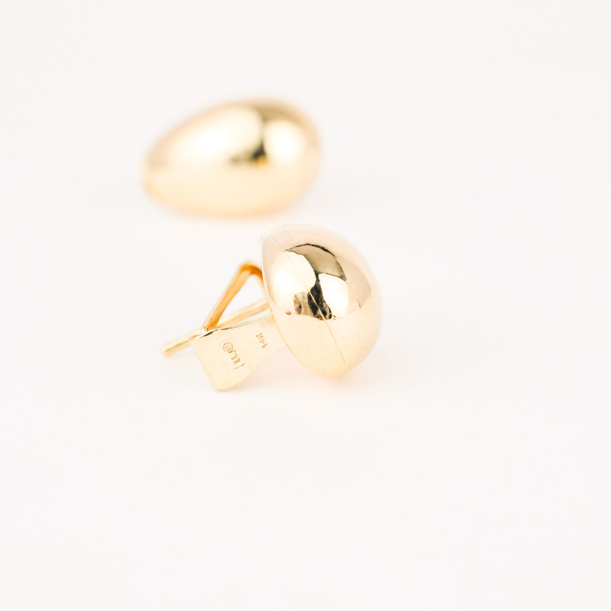 vintage gold modern hoop earring 