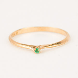 dainty emerald gold ring 
