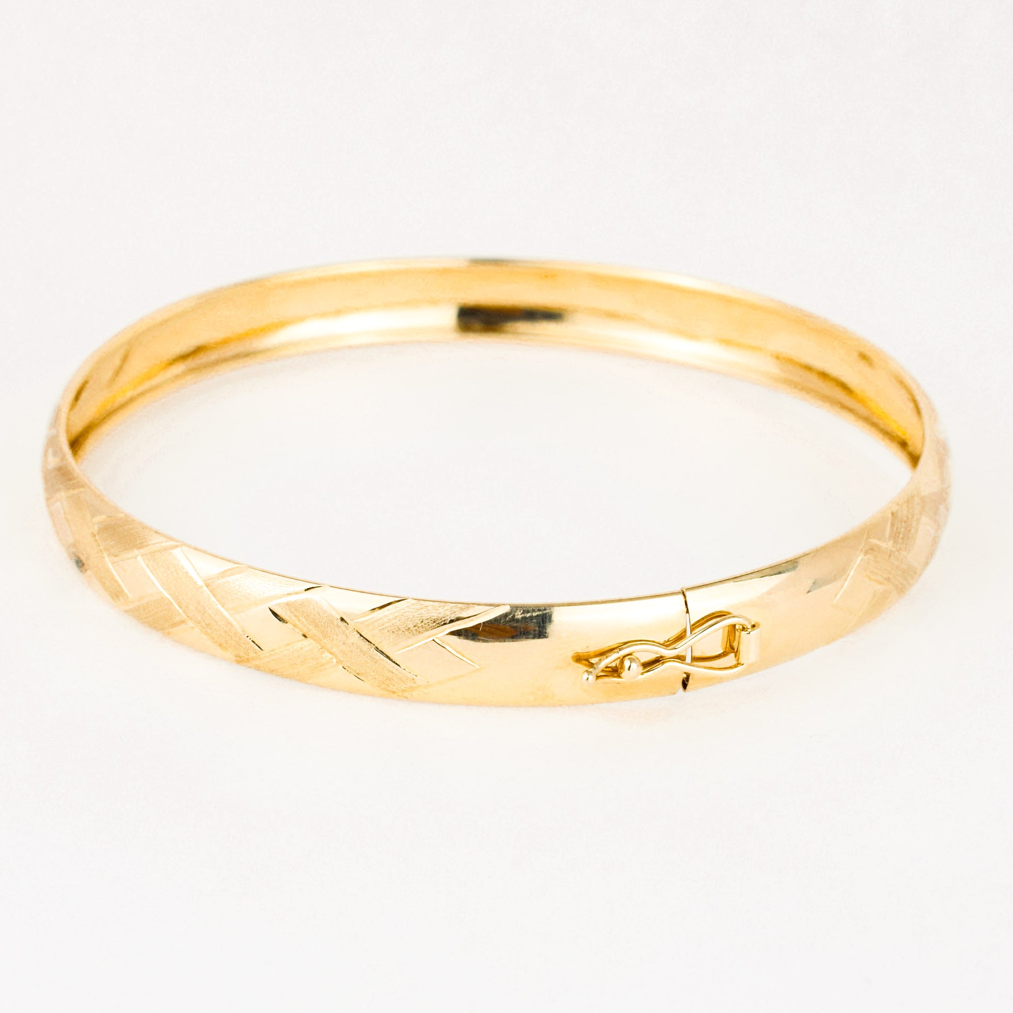 vintage gold quilted bangle 