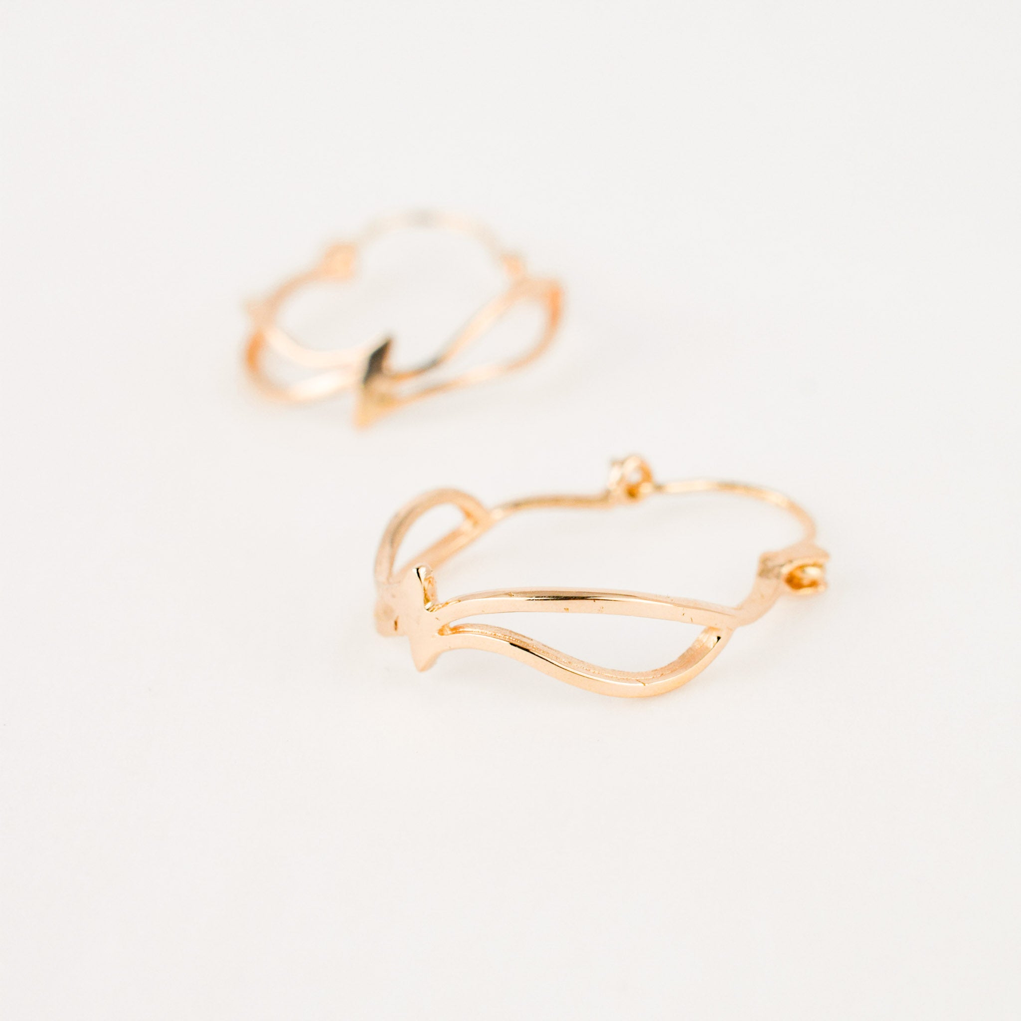 vintage gold swirly hoop earrings