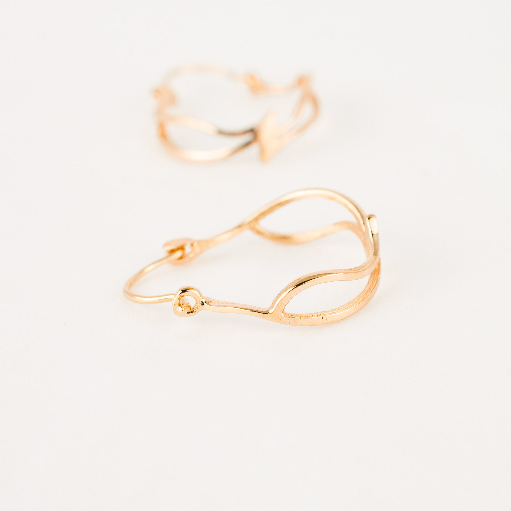 vintage gold swirly hoop earrings