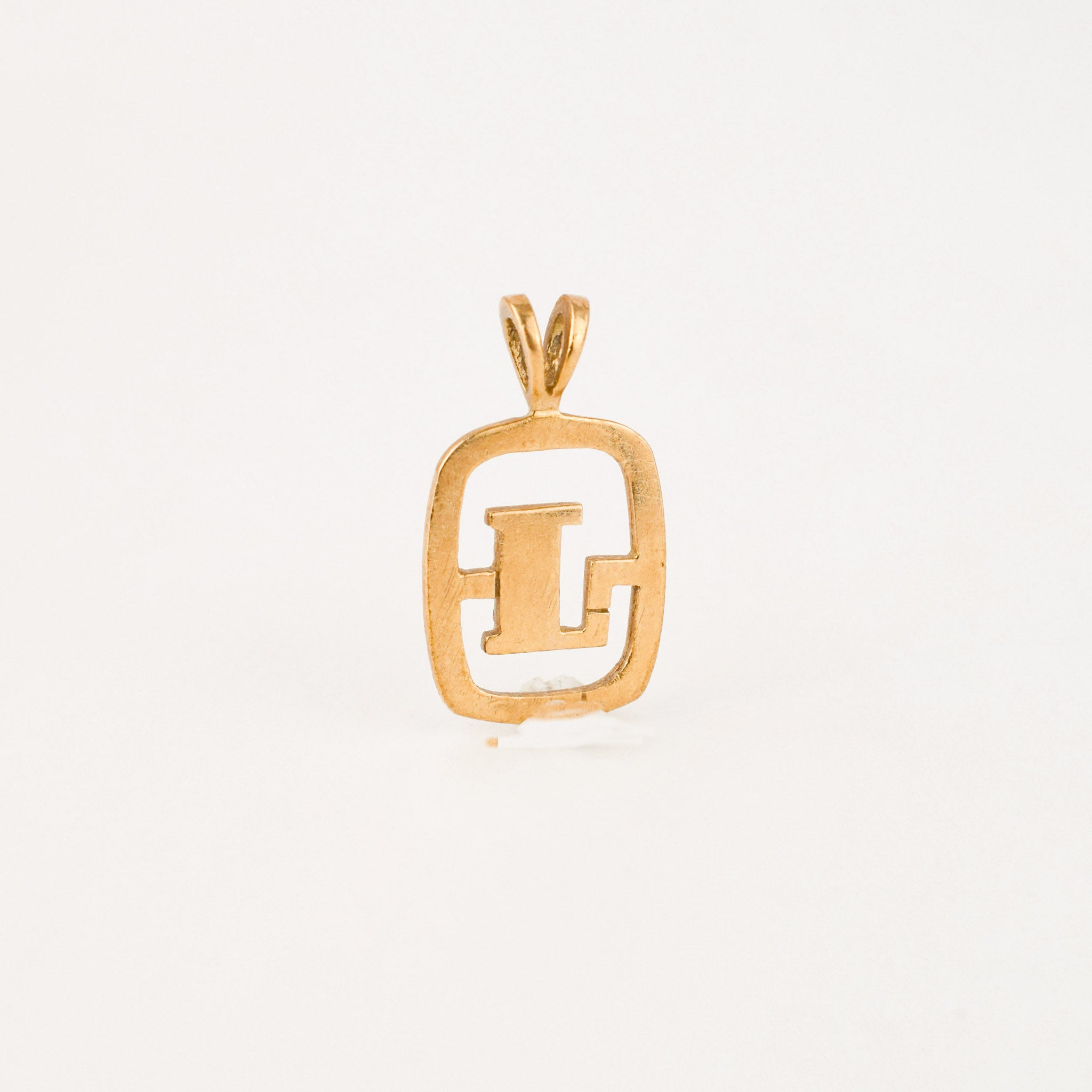 vintage gold 'l' charm pendant 