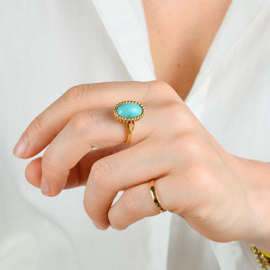 buttery 18k gold vintage turquoise ring 