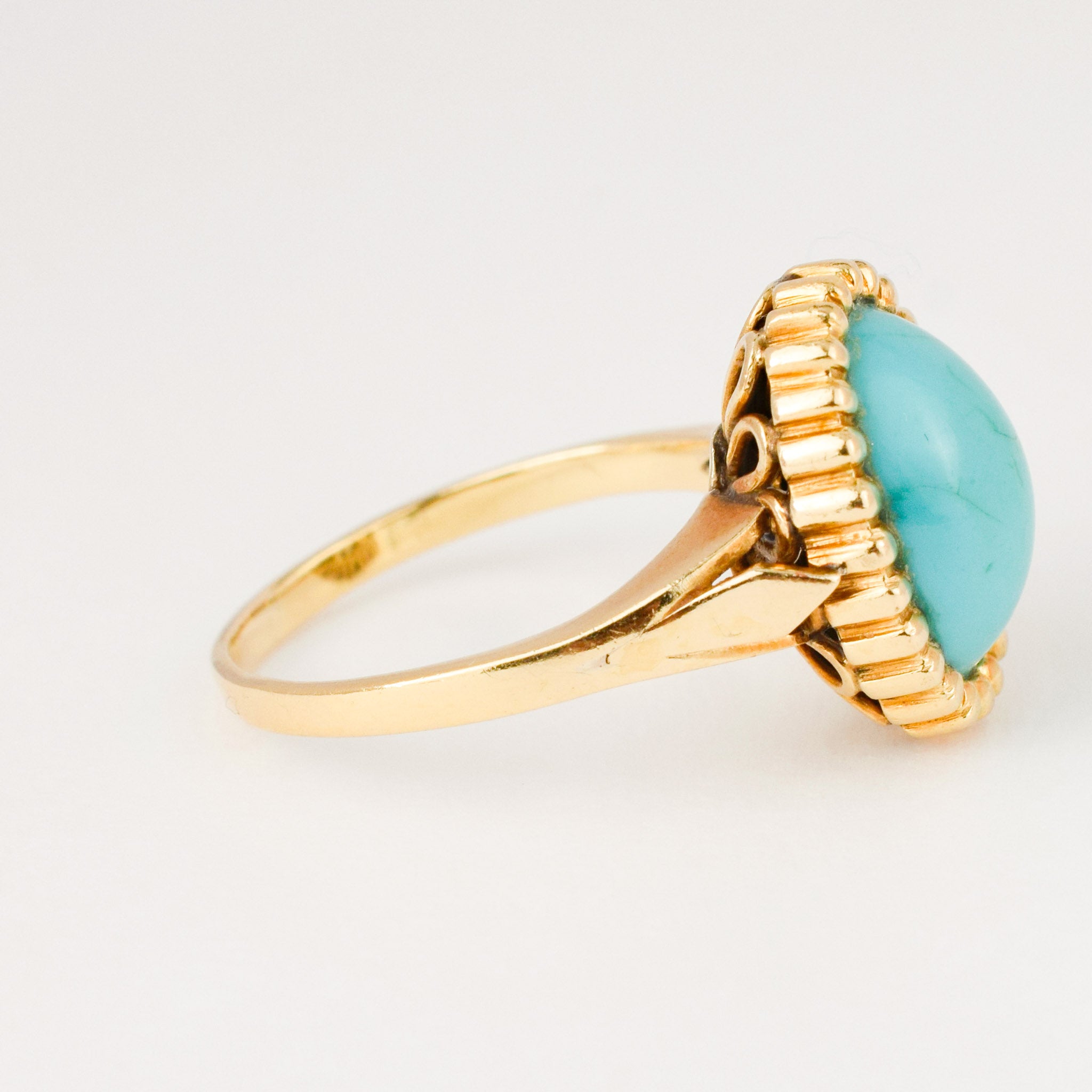 buttery 18k gold vintage turquoise ring 