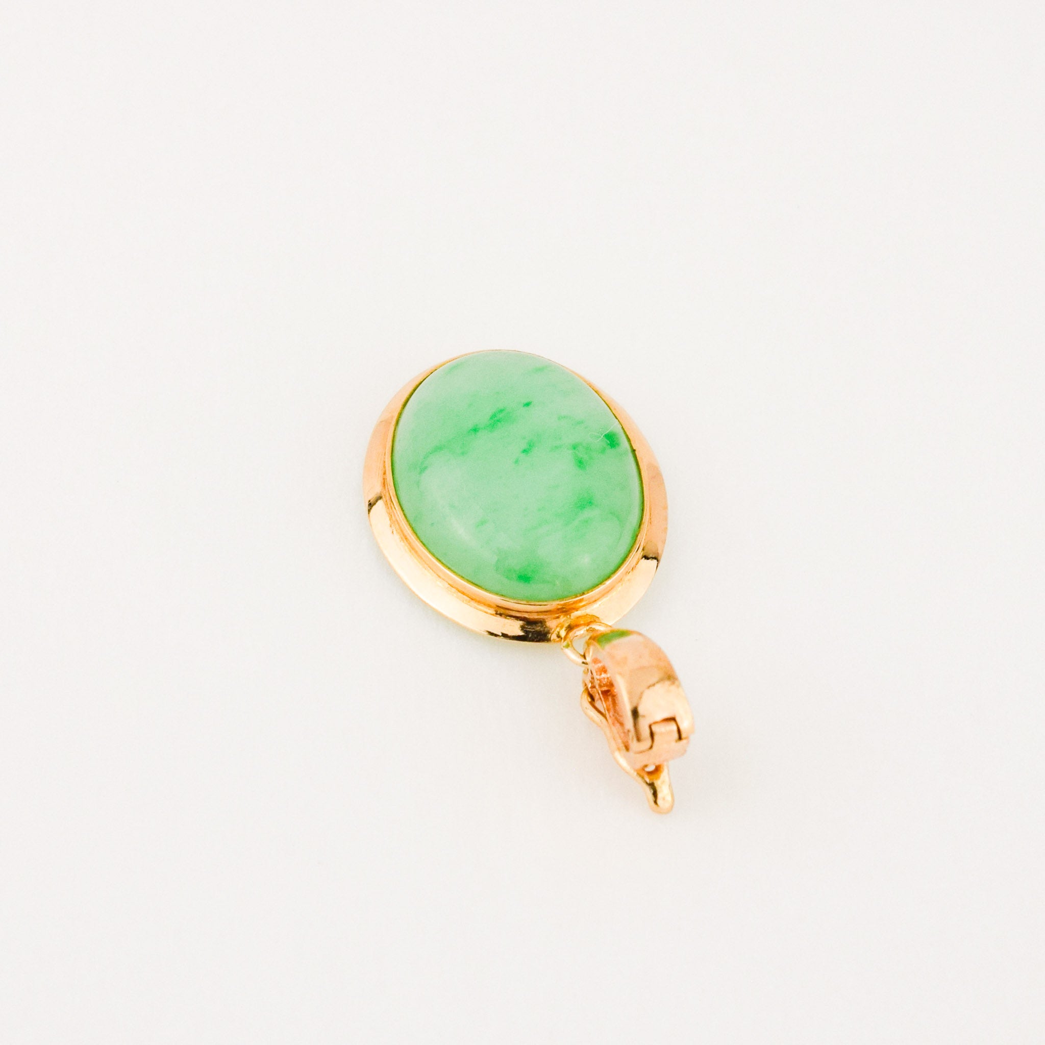 vintage gold cabochon jade pendant 