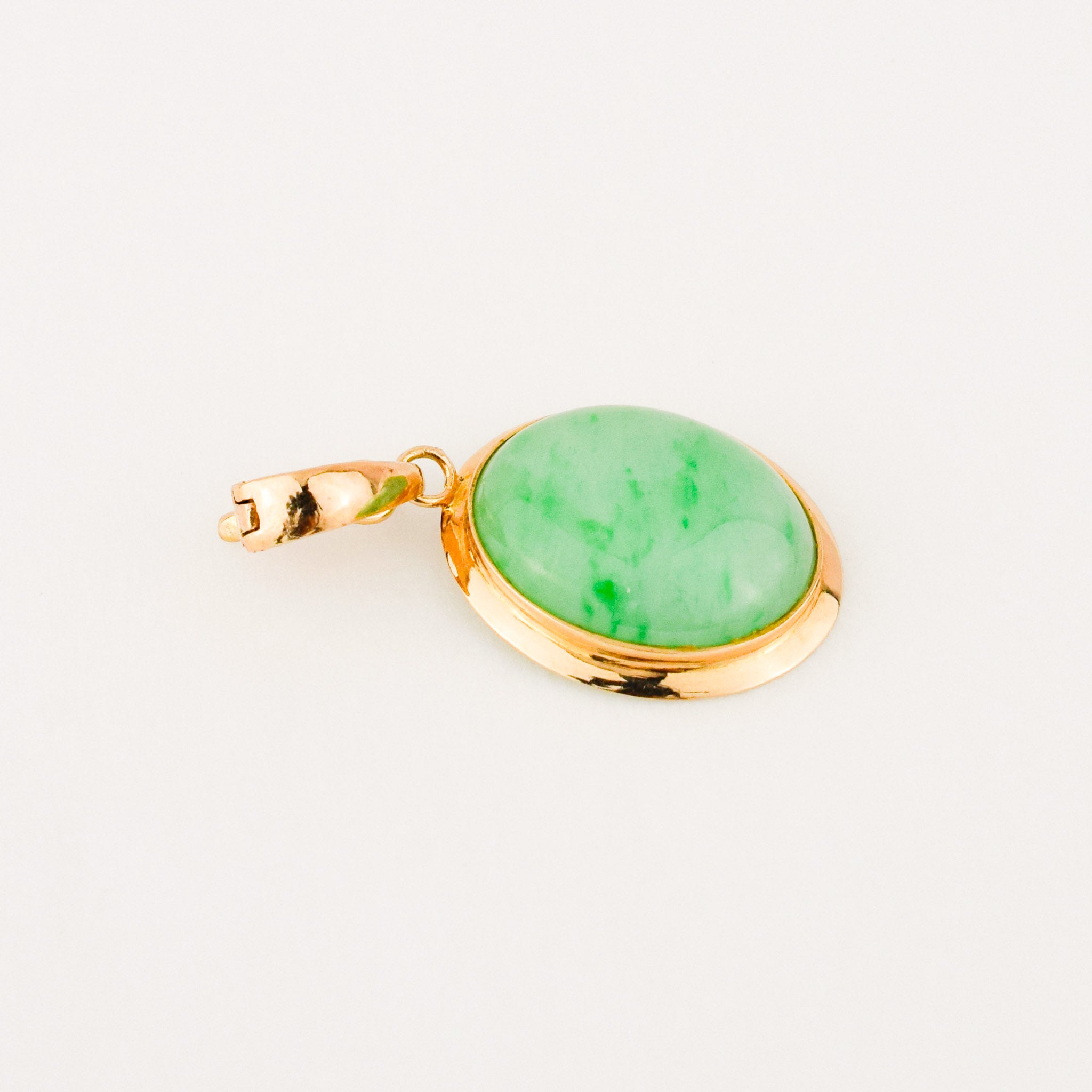 vintage gold cabochon jade pendant 