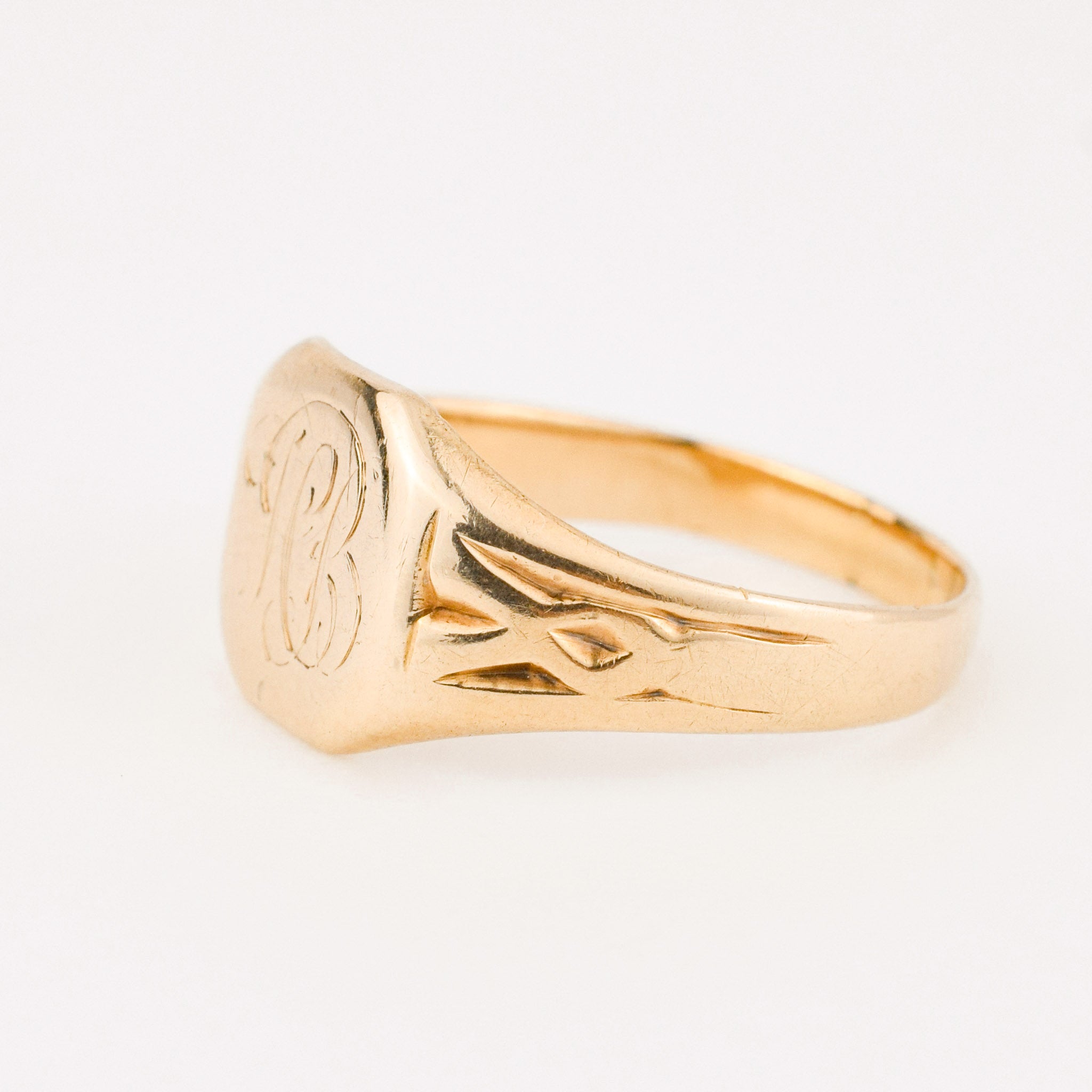 vintage gold 'mb' signet ring