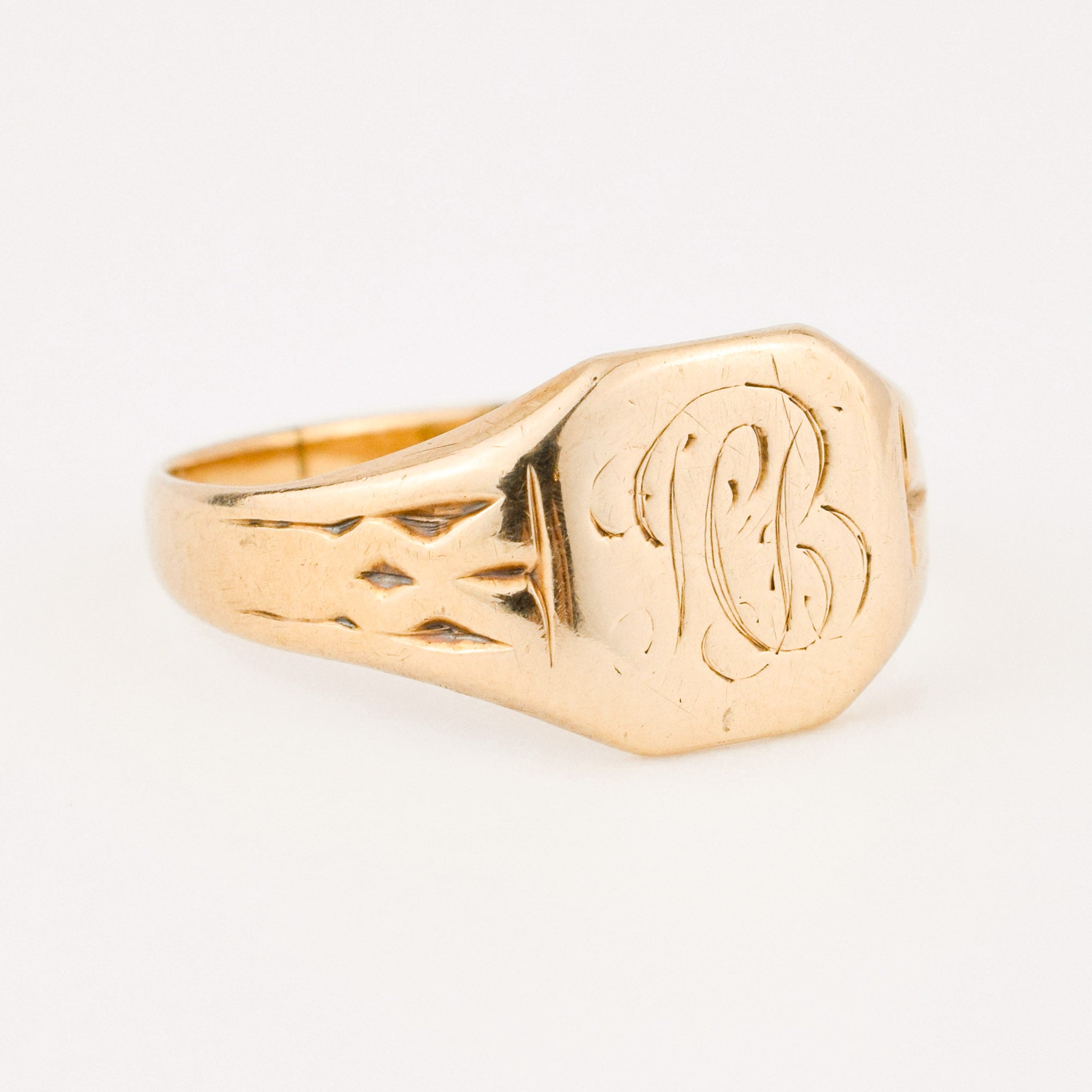 vintage gold 'mb' signet ring