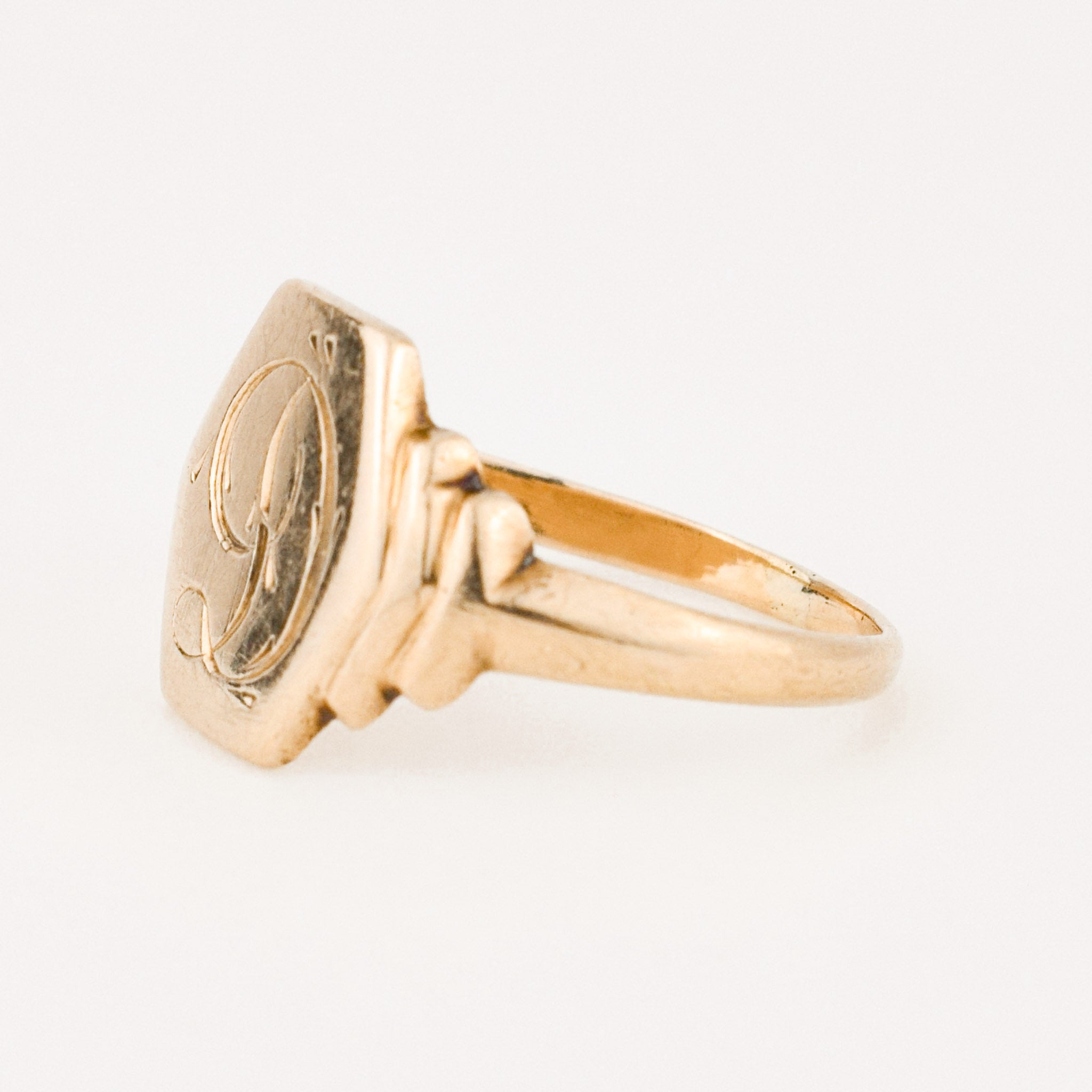 vintage gold 'd' signet ring