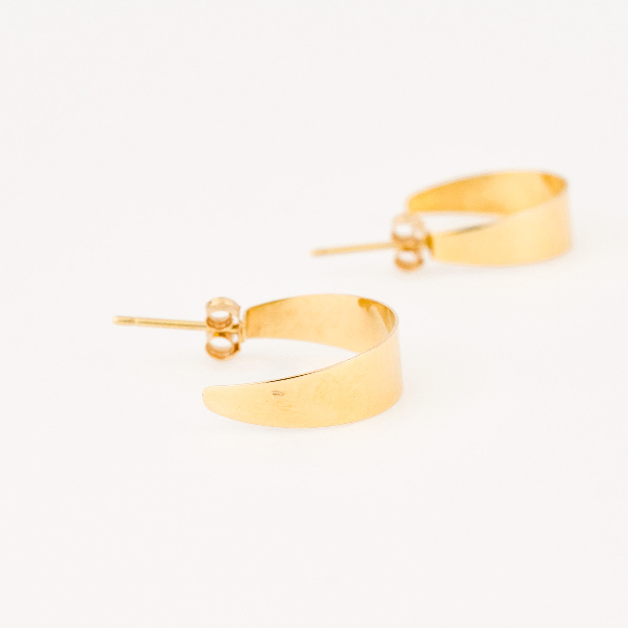 vintage gold sleek hoop earrings 