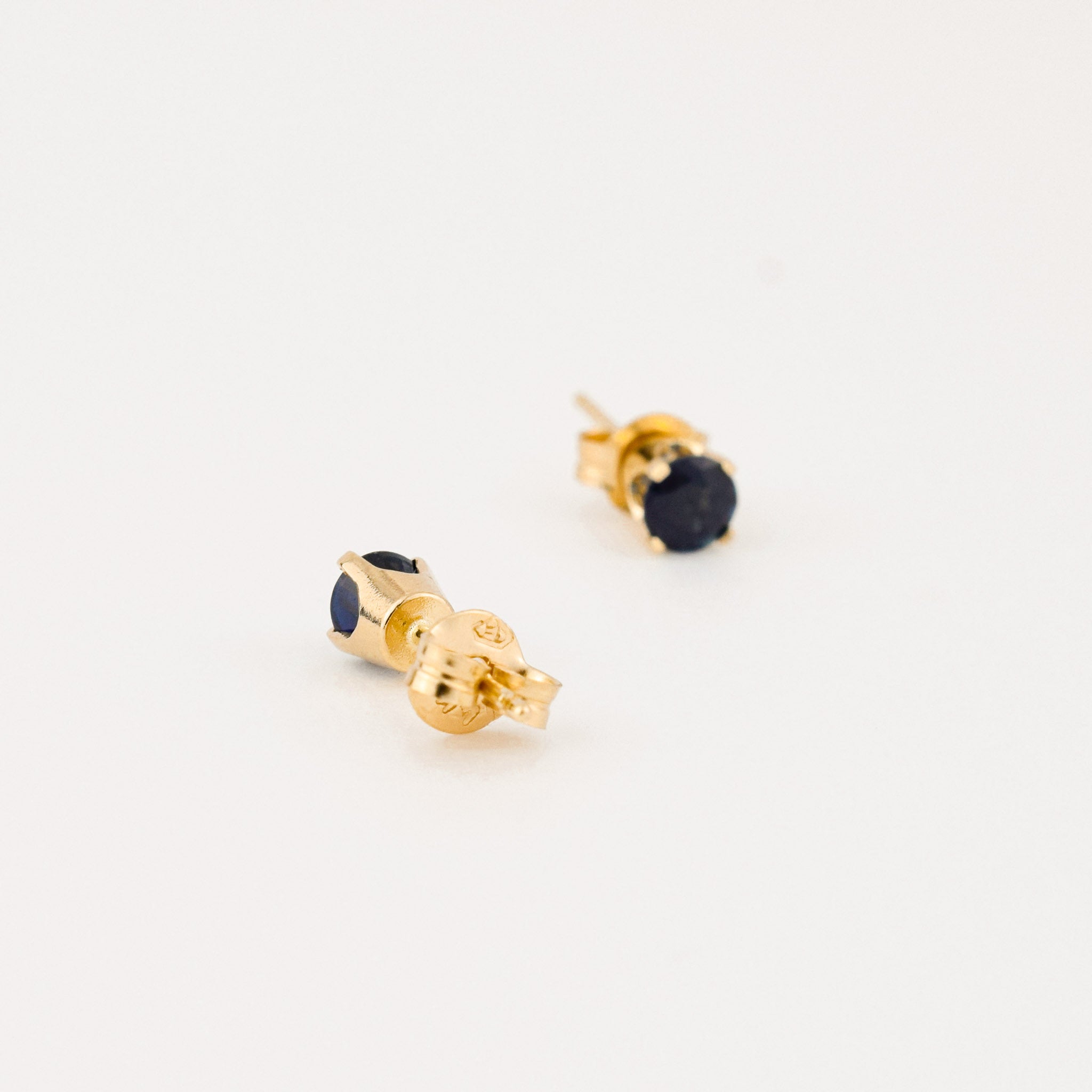 vintage gold sapphire stud earrings 