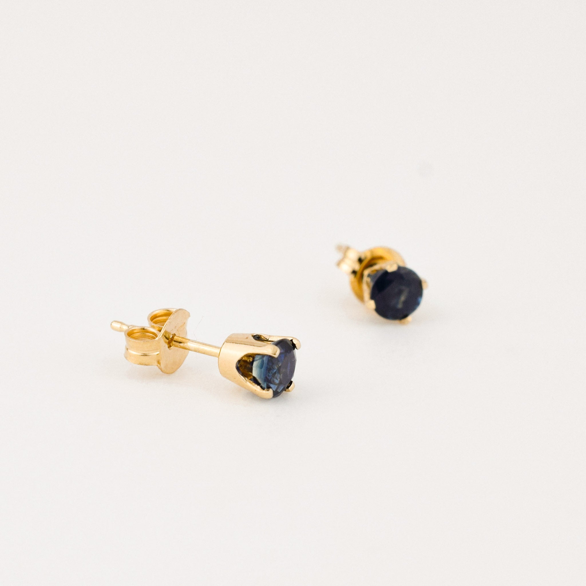 vintage gold sapphire stud earrings 