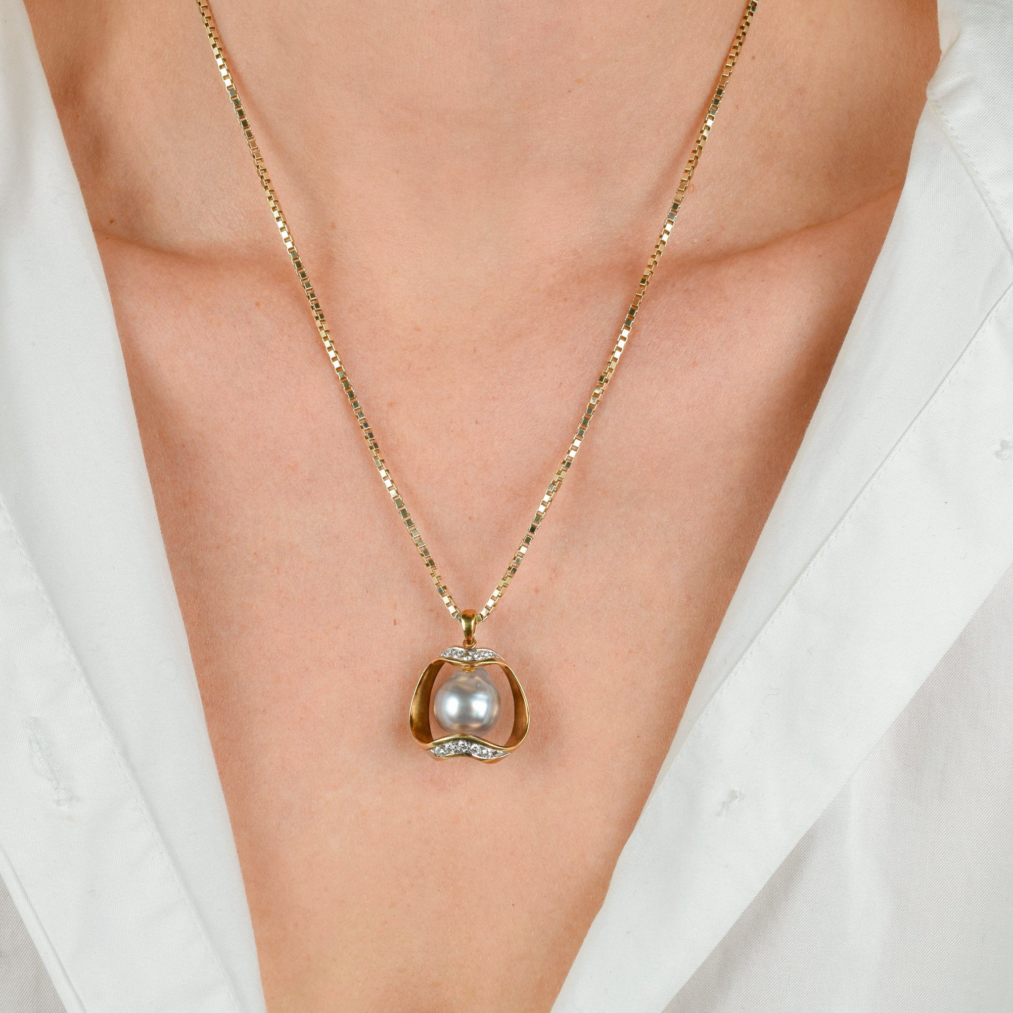 vintage gold baroque pearl pendant with brilliant cut diamonds
