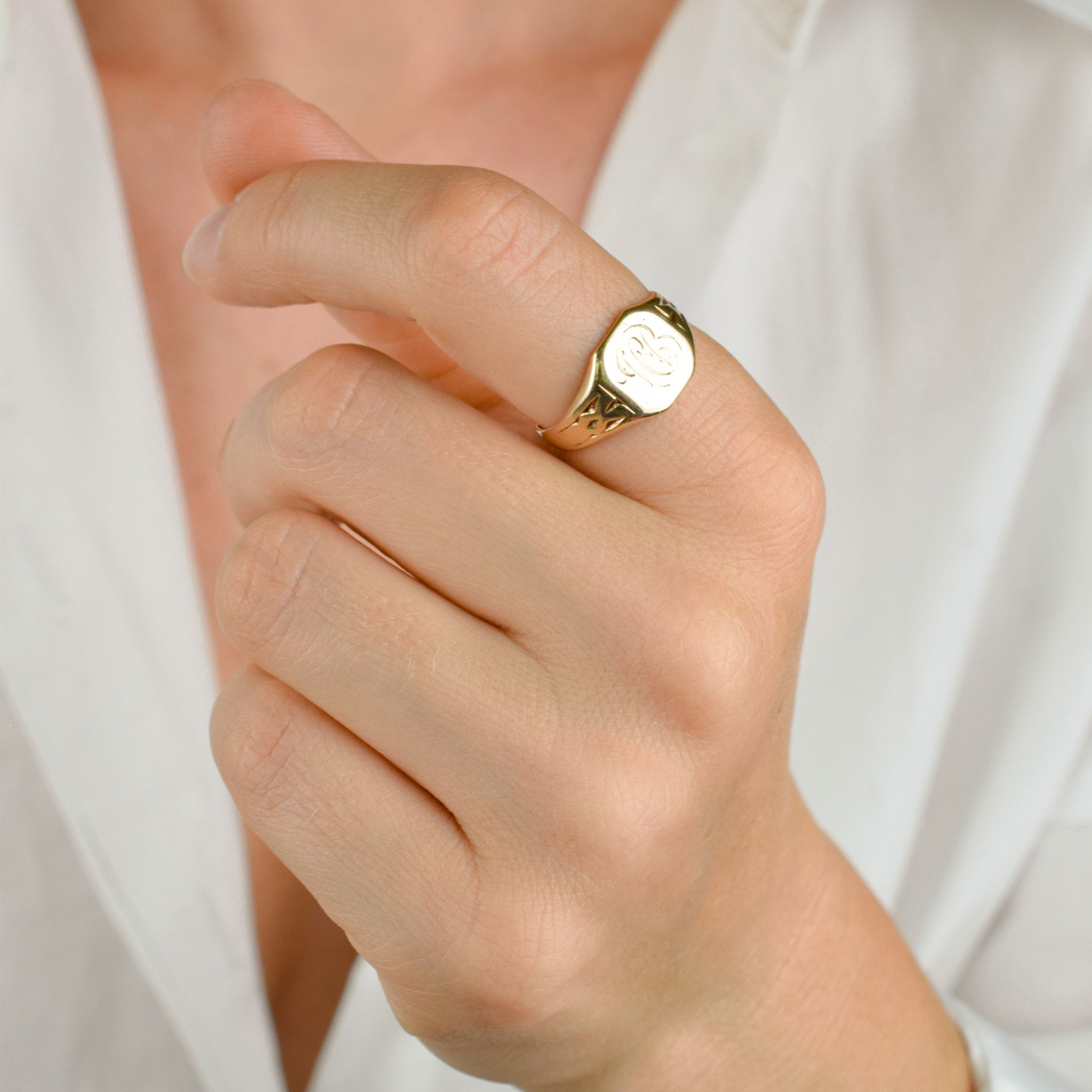 vintage gold 'mb' signet ring