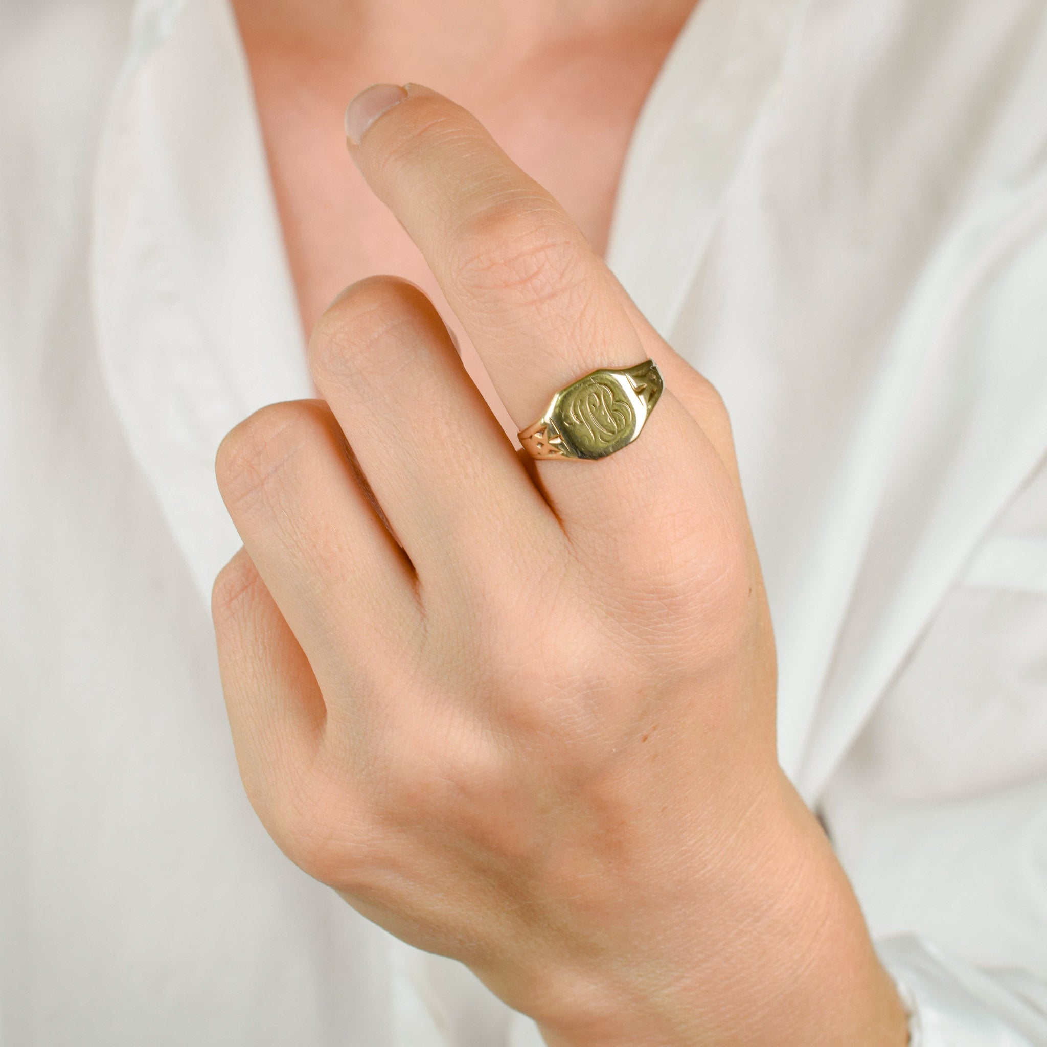 vintage gold 'mb' signet ring