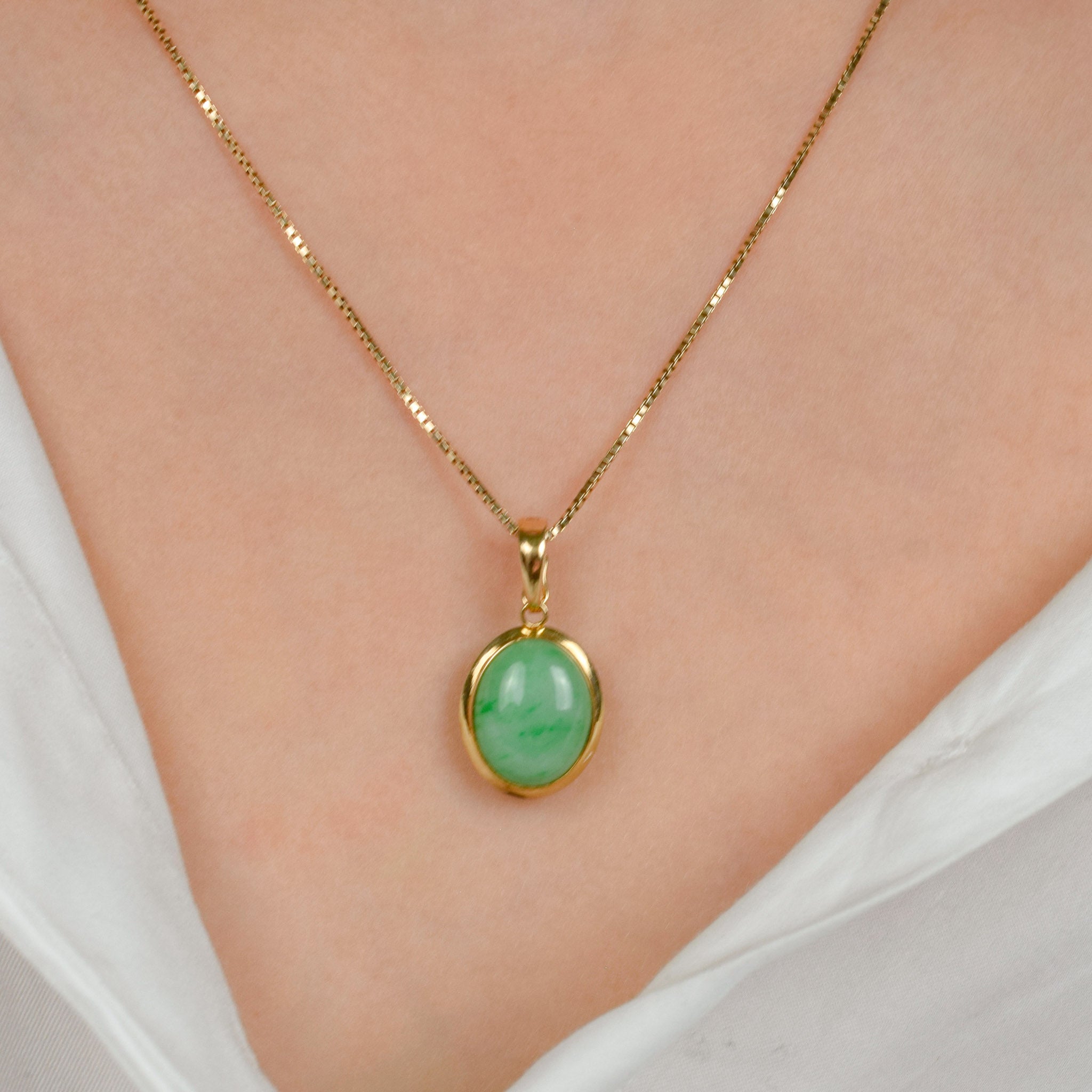 vintage gold cabochon jade pendant 