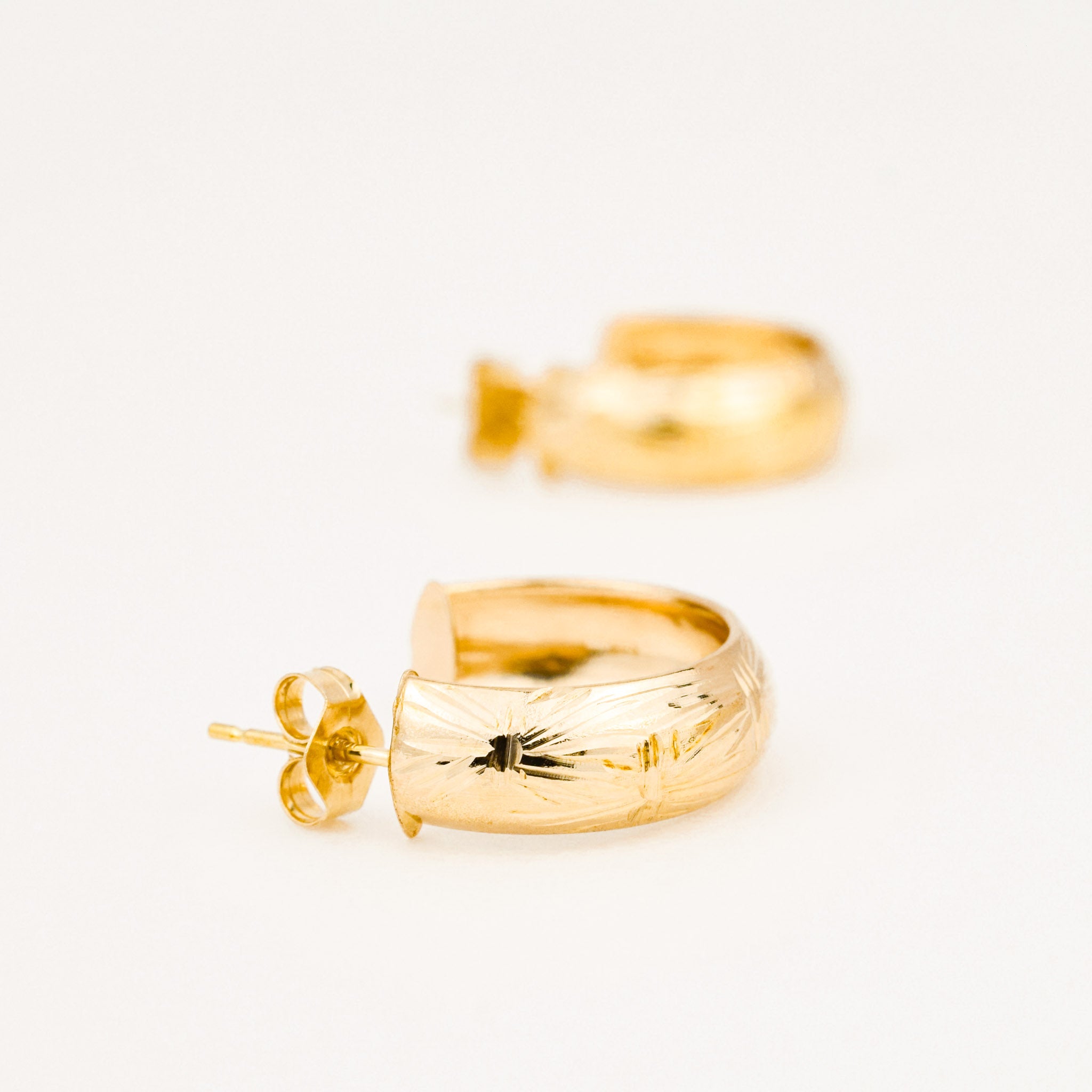 vintage 10k gold etched hoop earrings 