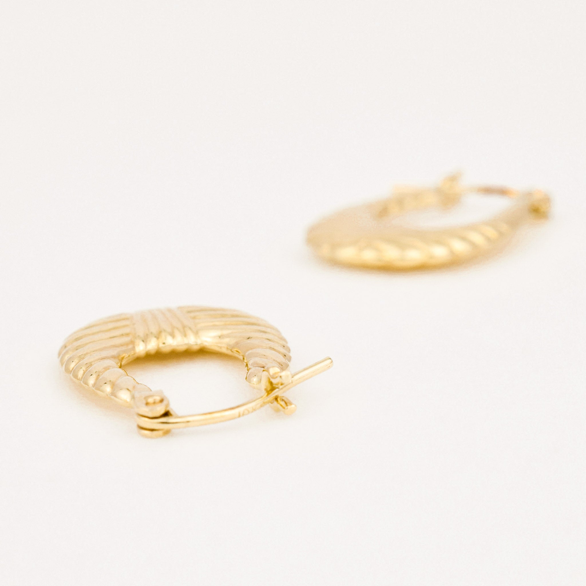 vintage gold oval hoop earrings 
