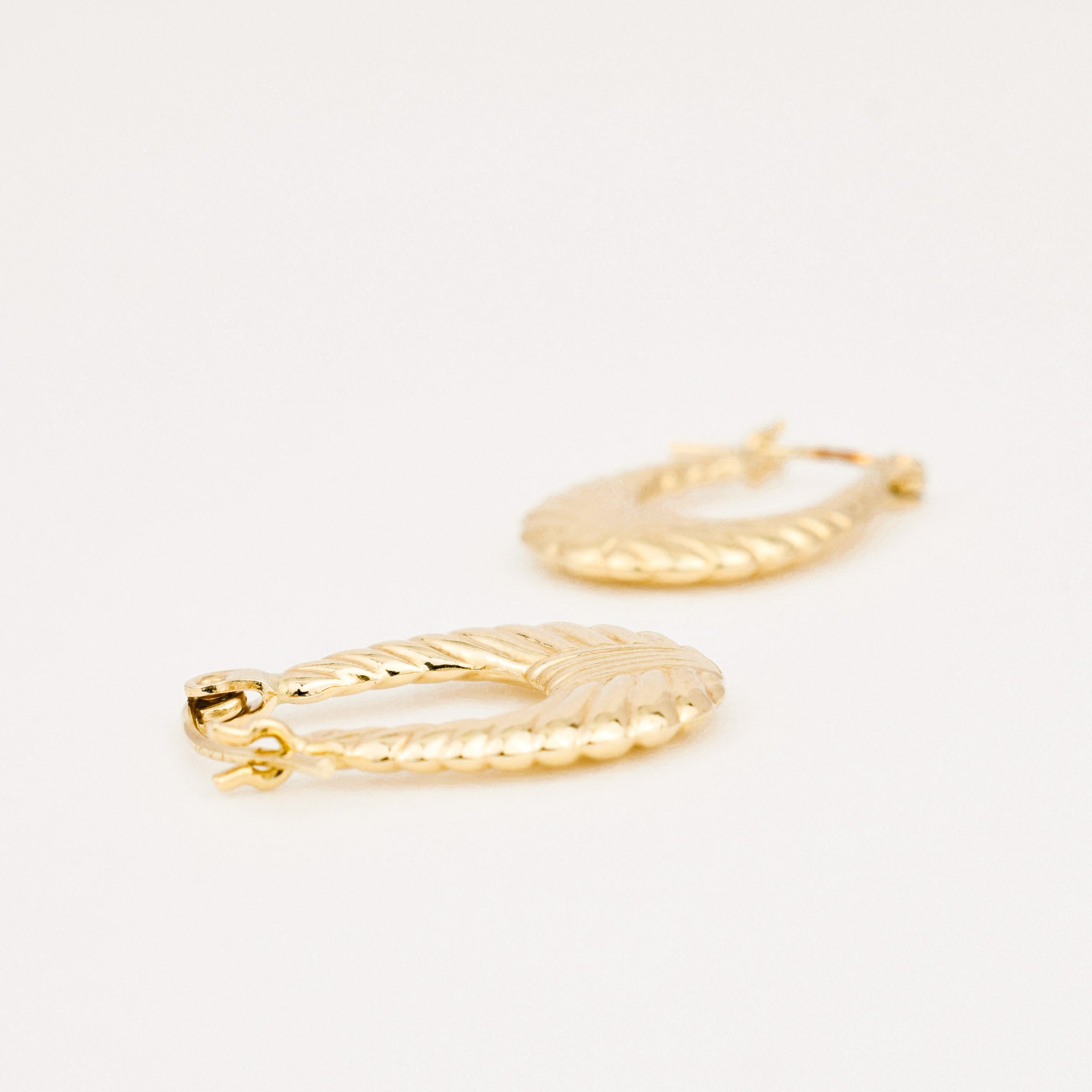 vintage gold oval hoop earrings 
