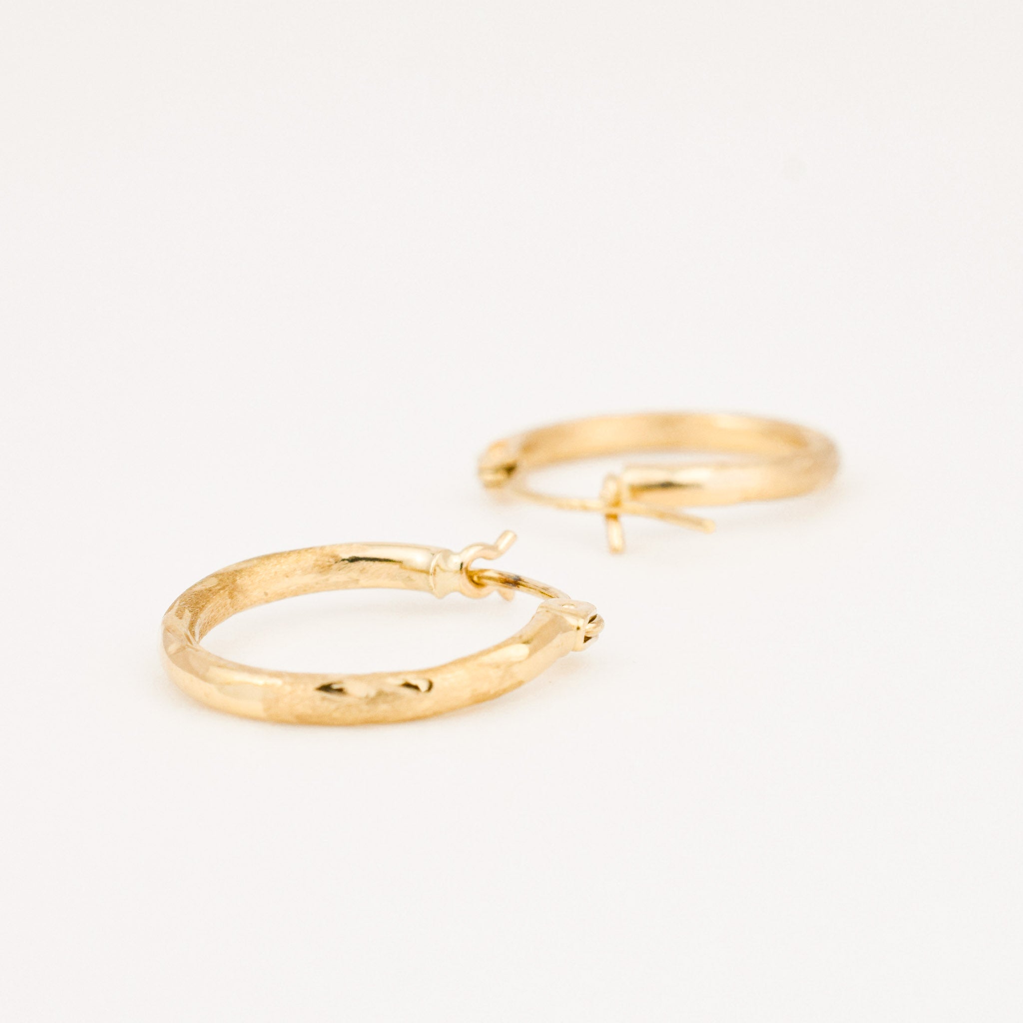 vintage gold 17mm hoop earrings