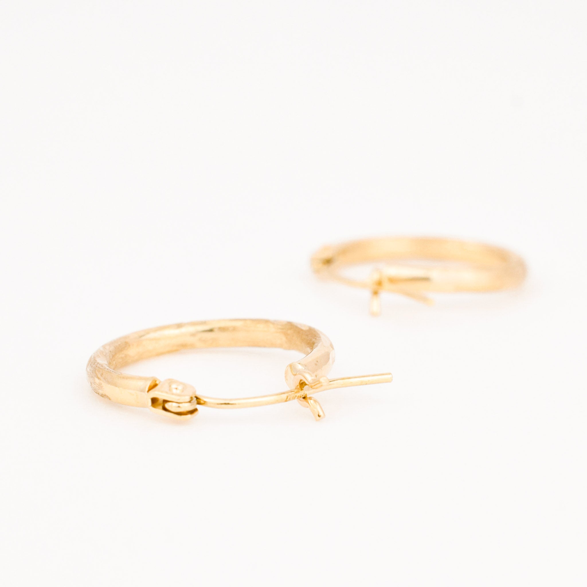vintage gold 17mm hoop earrings
