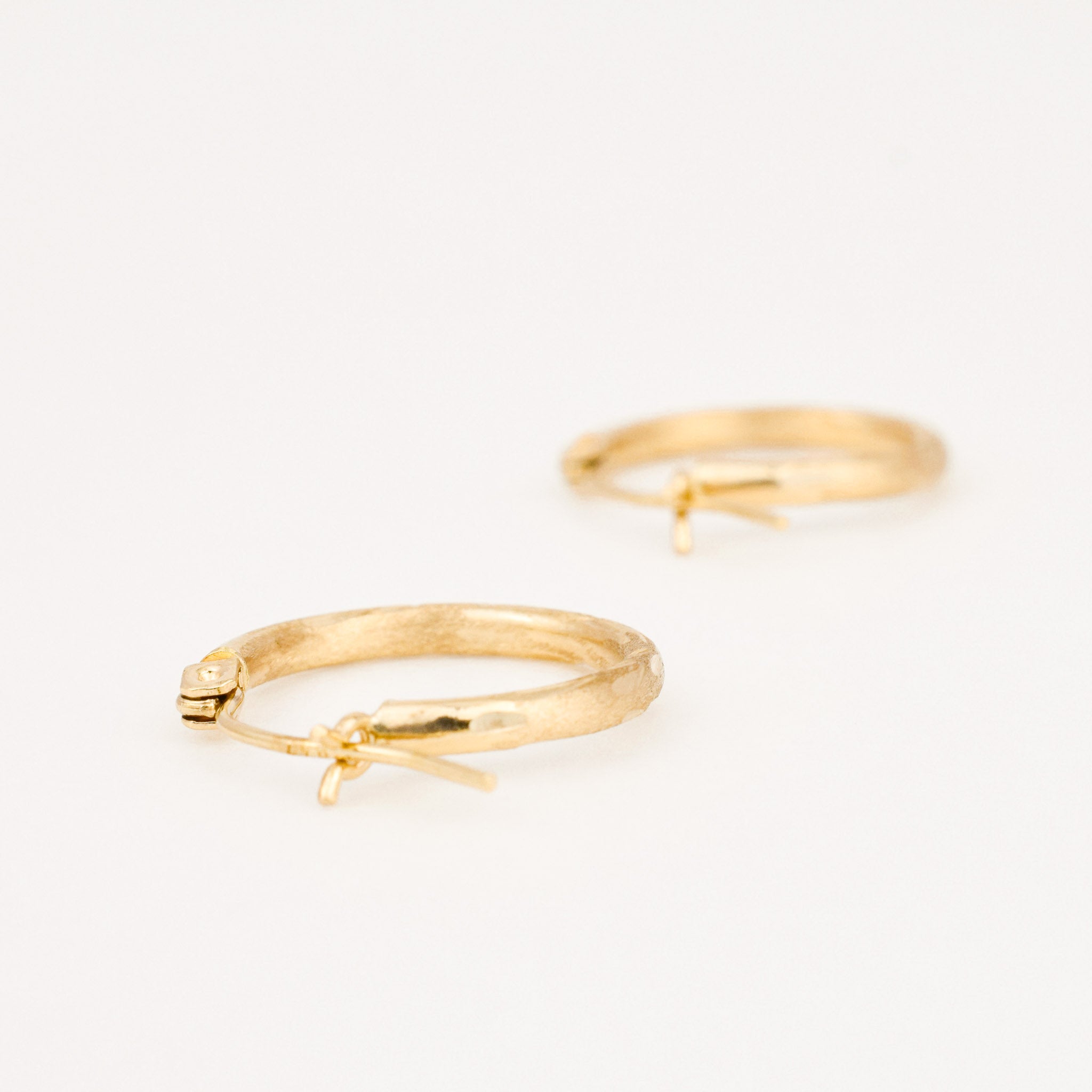 vintage gold 17mm hoop earrings