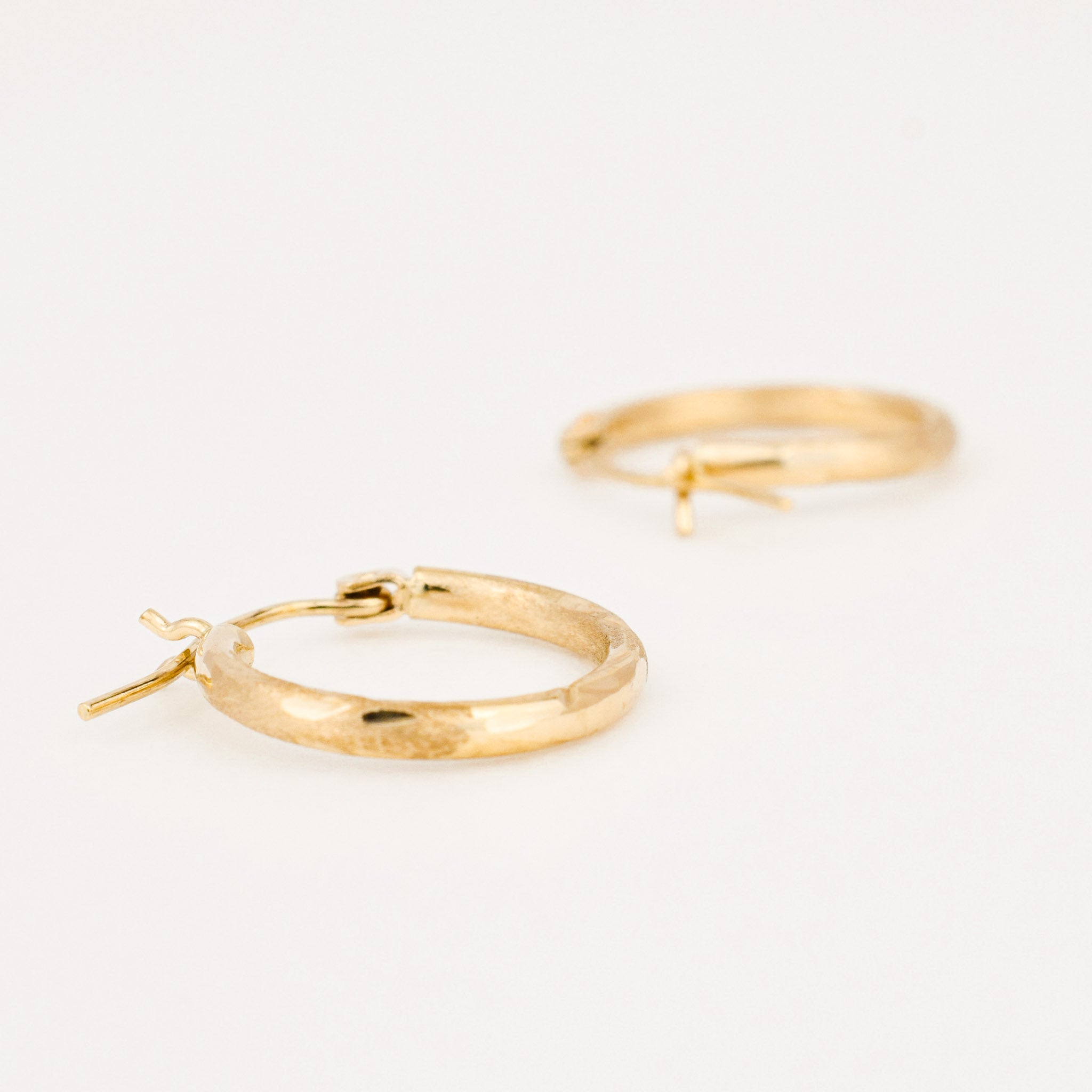 vintage gold 17mm hoop earrings