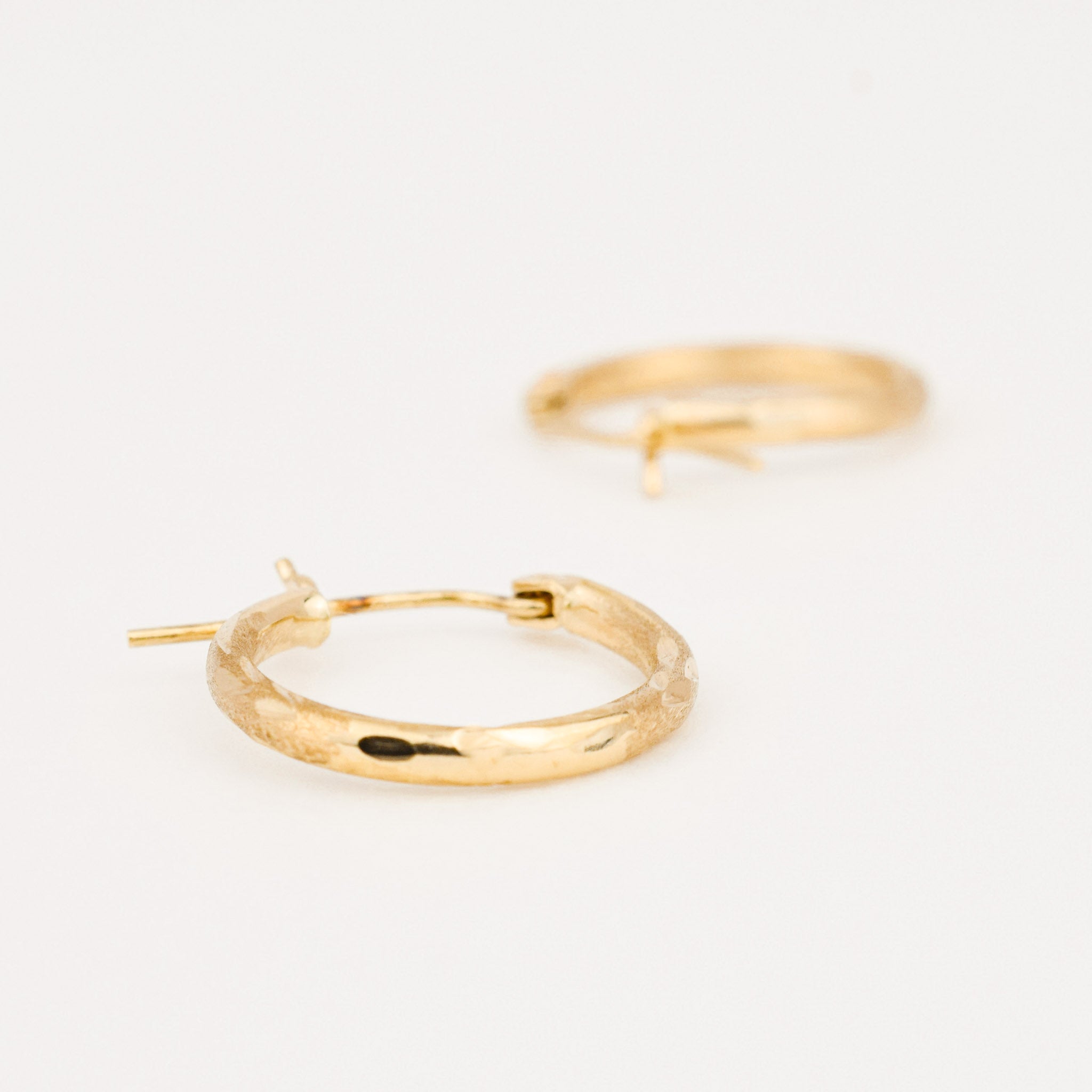vintage gold 17mm hoop earrings