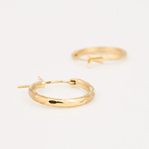 vintage gold 17mm hoop earrings