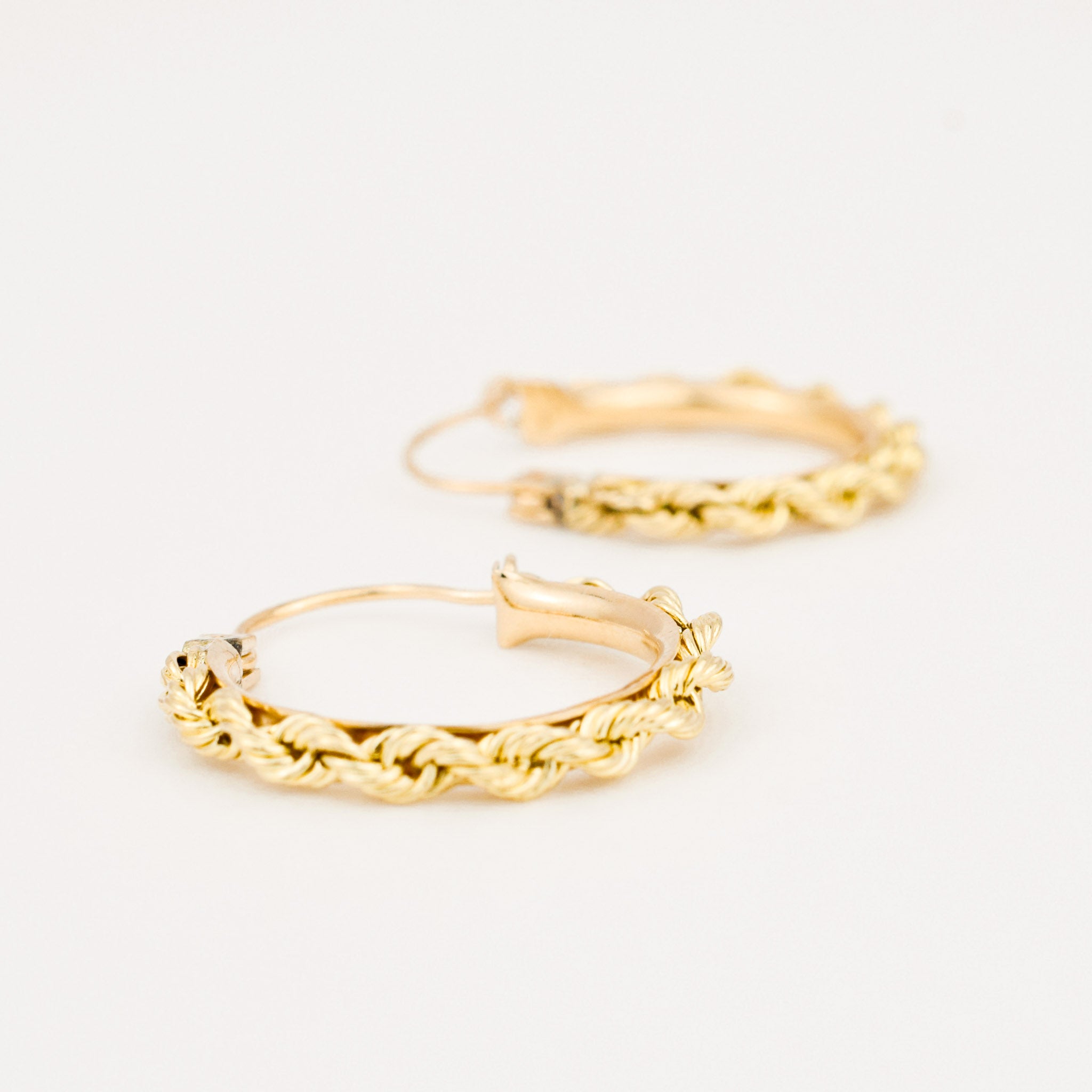 vintage gold rope hoop earrings 