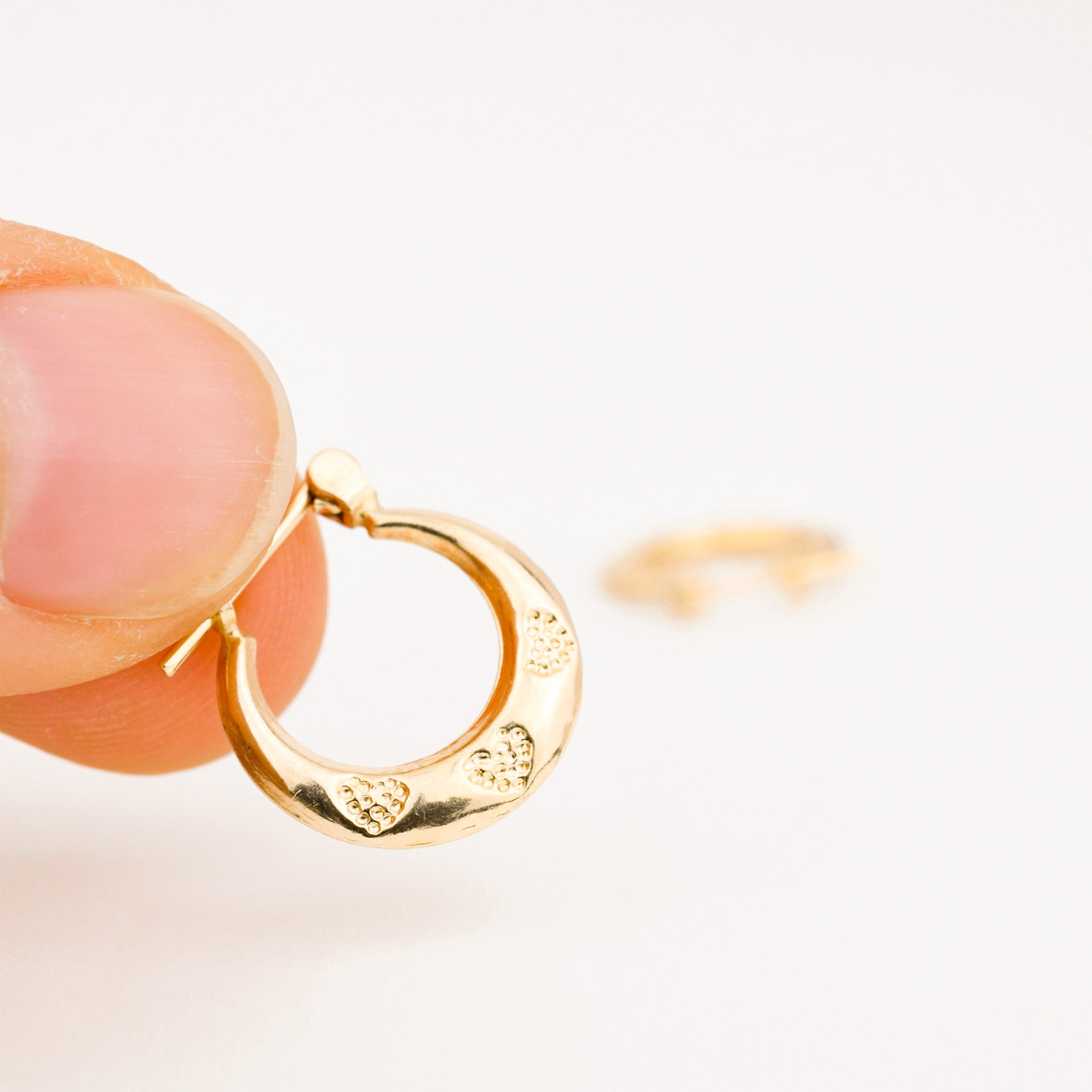 vintage 10k yellow gold heart hoop earrings