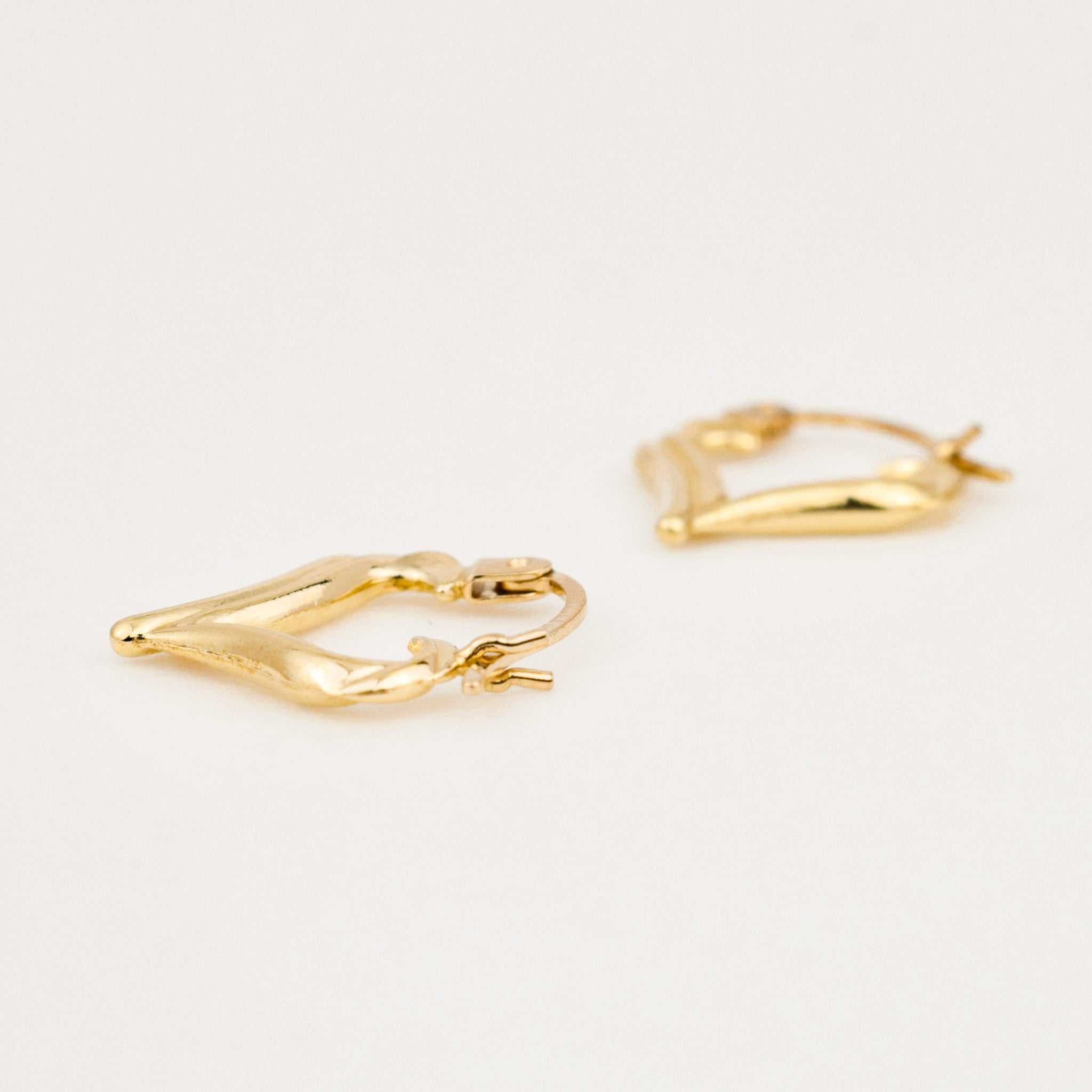 vintage 10k yellow gold heart hoop earrings