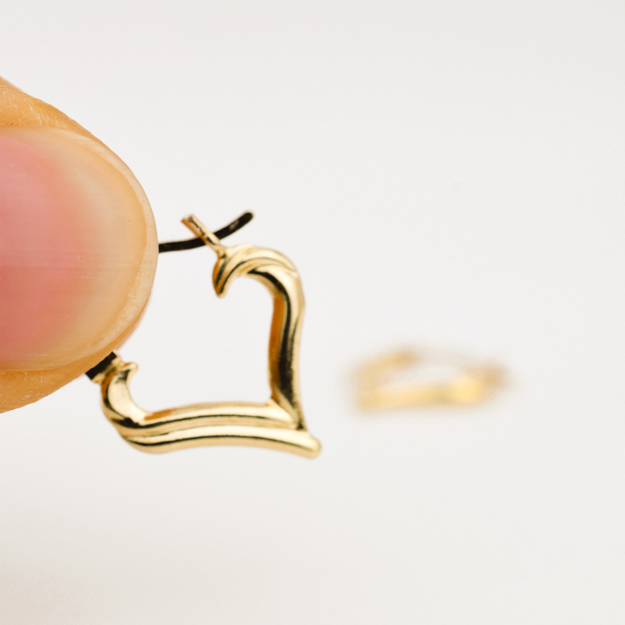 vintage 10k yellow gold heart hoop earrings