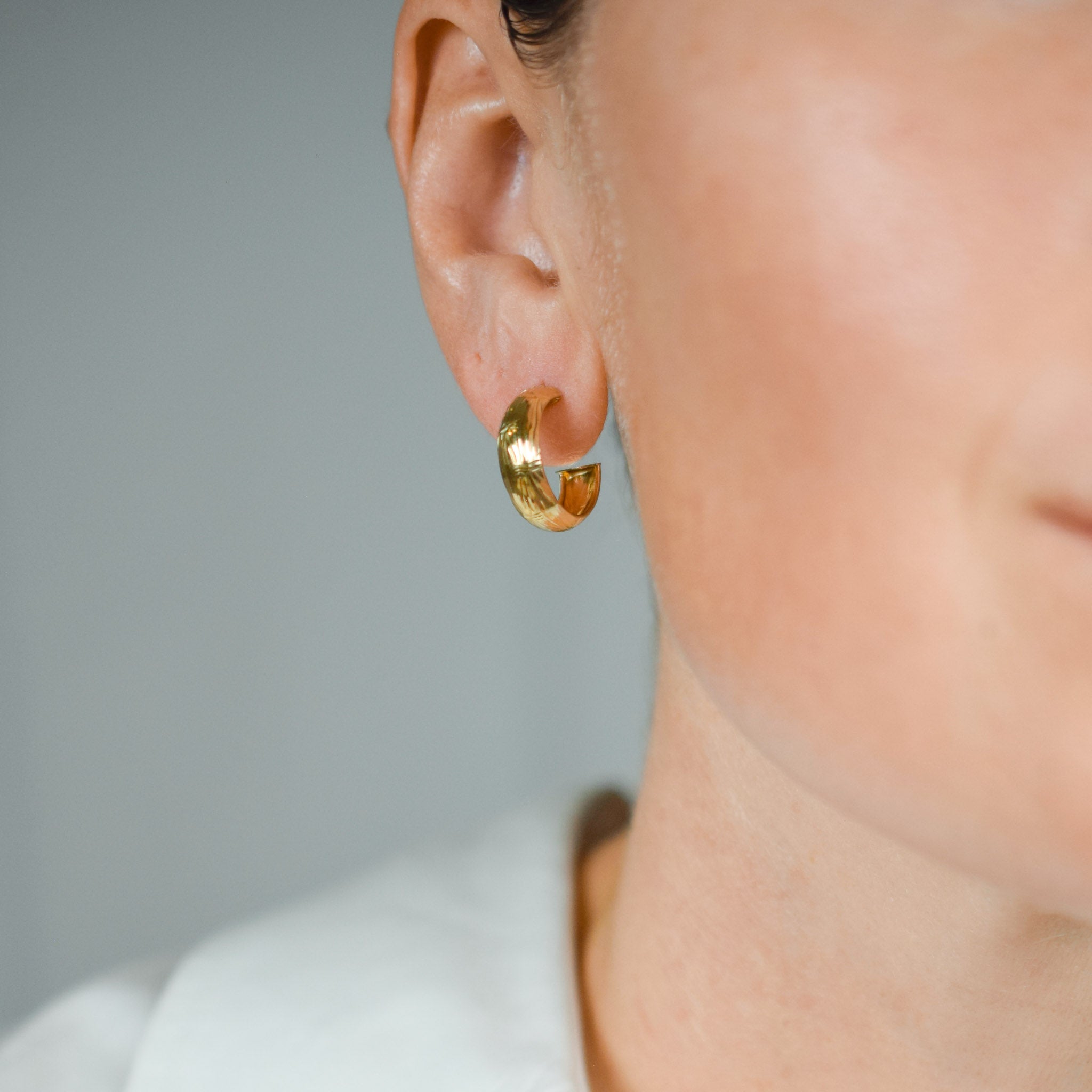 vintage 10k gold etched hoop earrings 