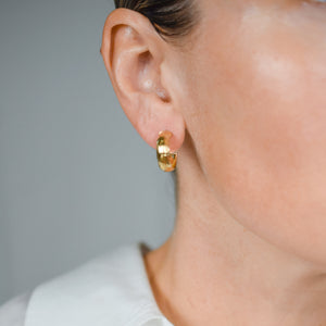 vintage 10k gold etched hoop earrings 