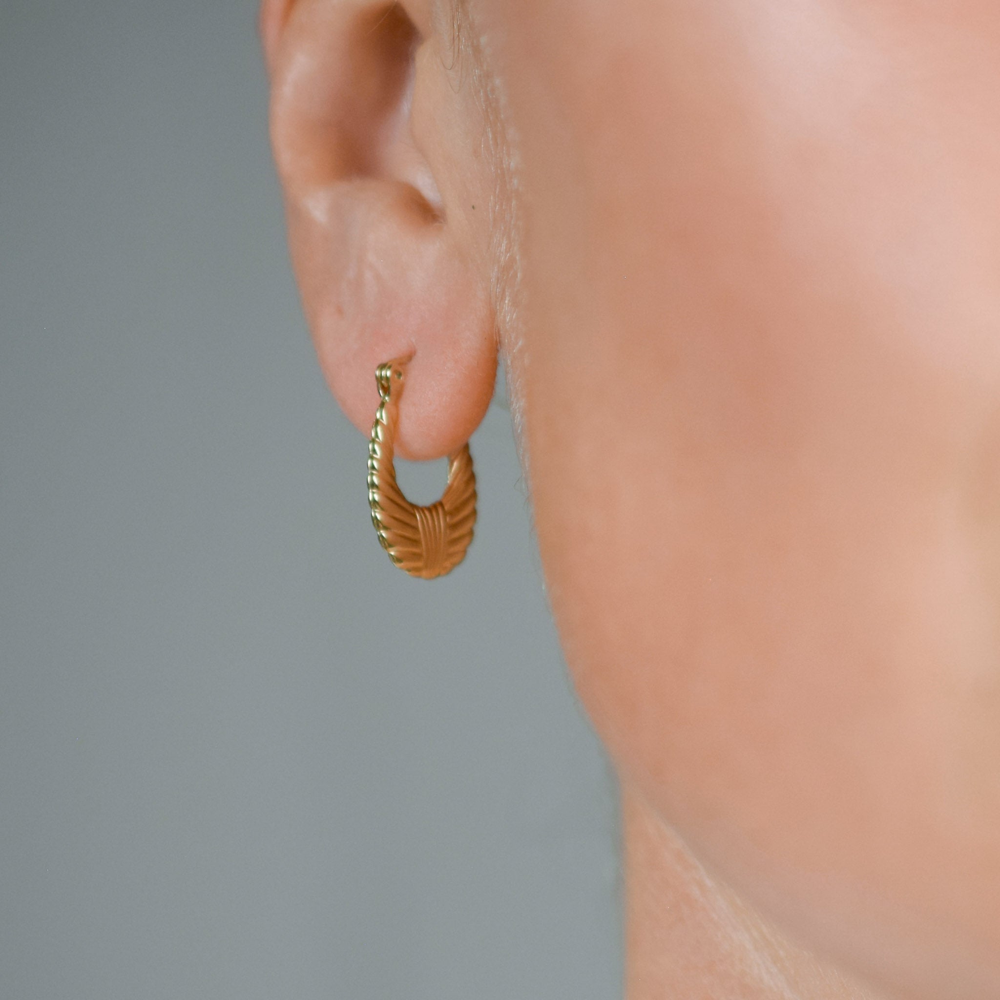 vintage gold oval hoop earrings 
