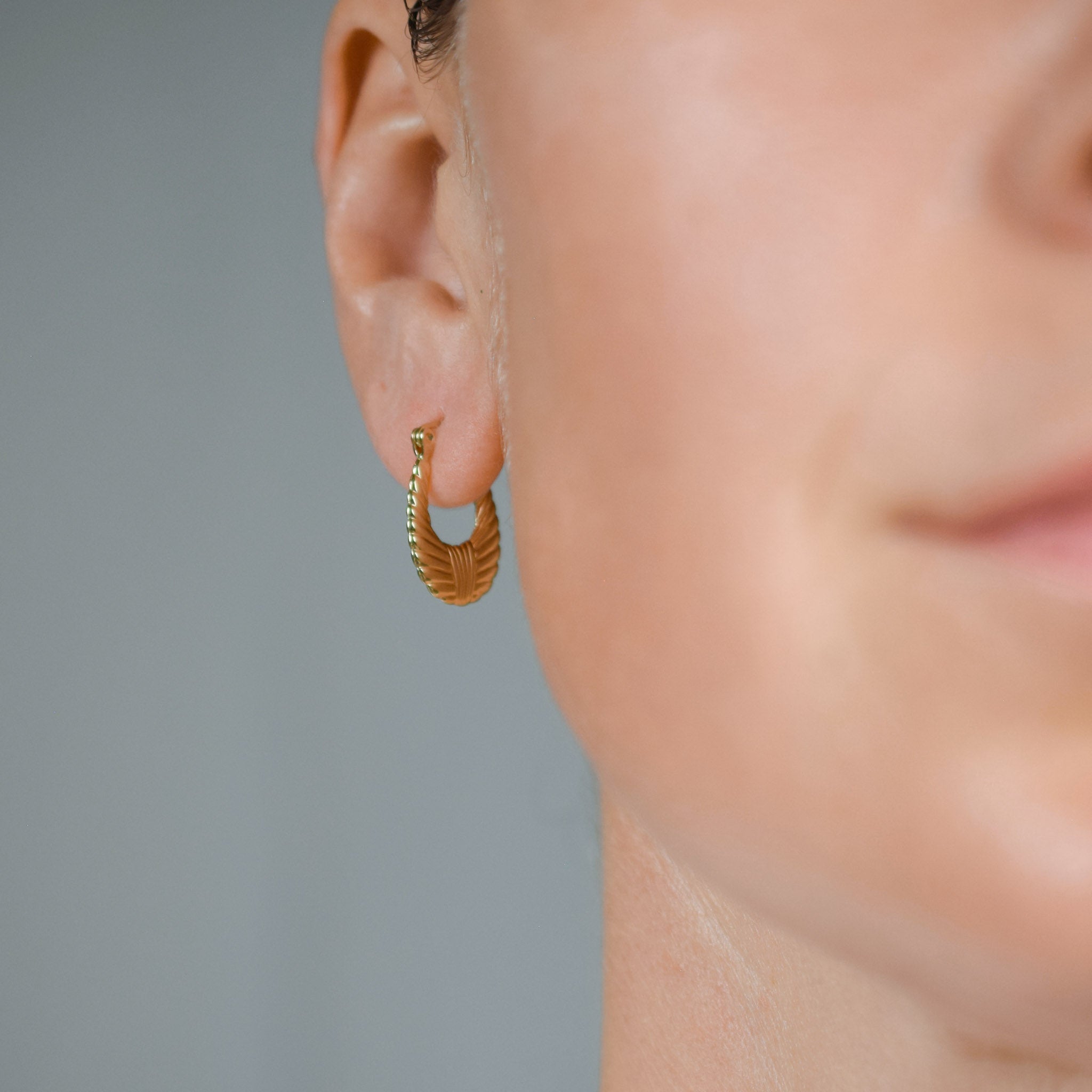 vintage gold oval hoop earrings 