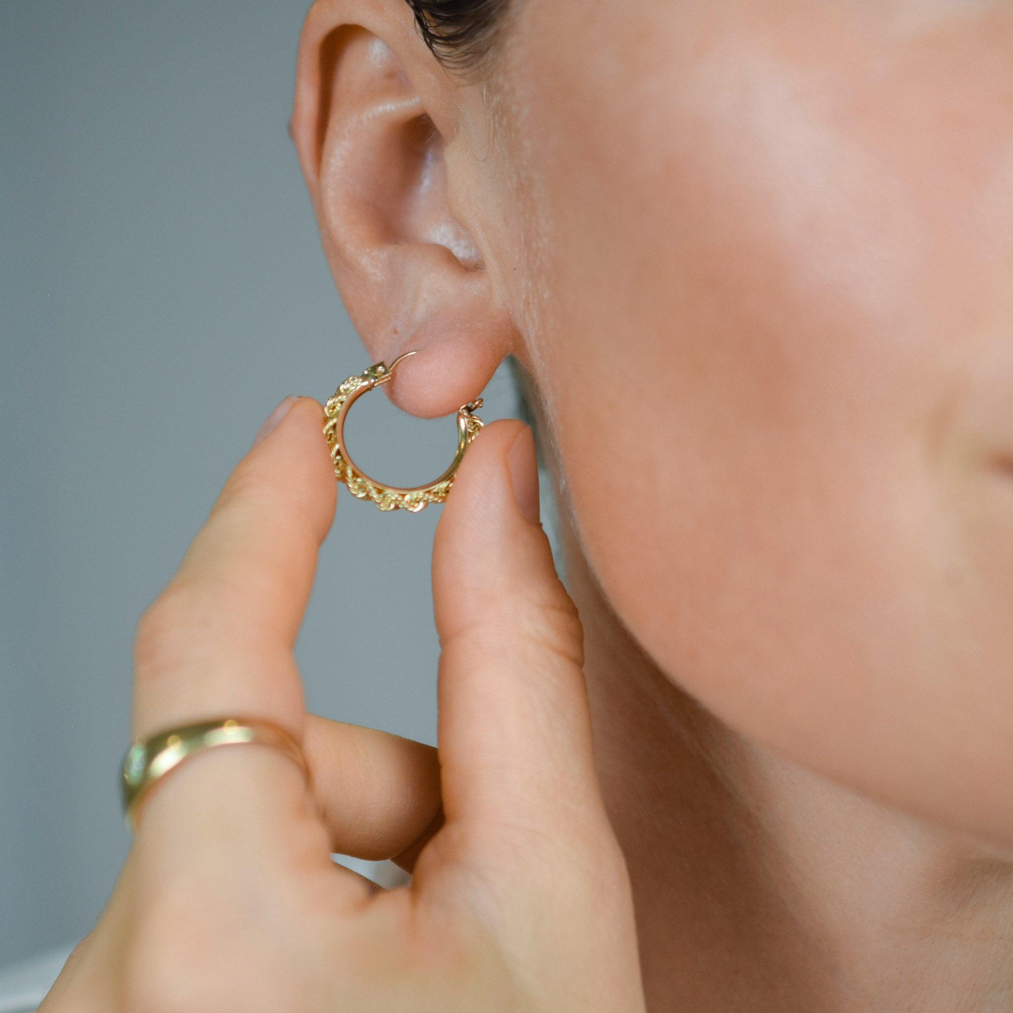 vintage gold rope hoop earrings 