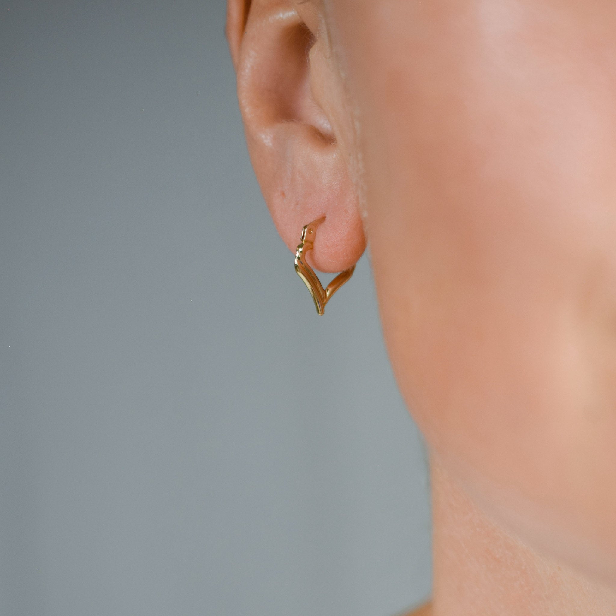 vintage 10k yellow gold heart hoop earrings