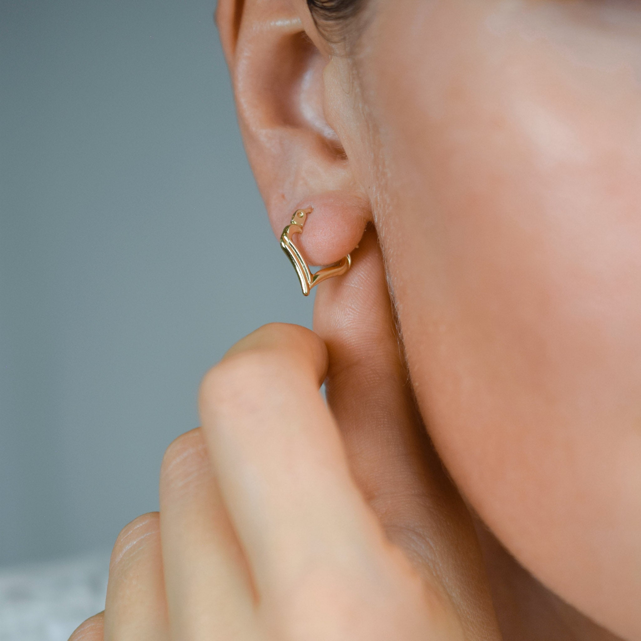vintage 10k yellow gold heart hoop earrings