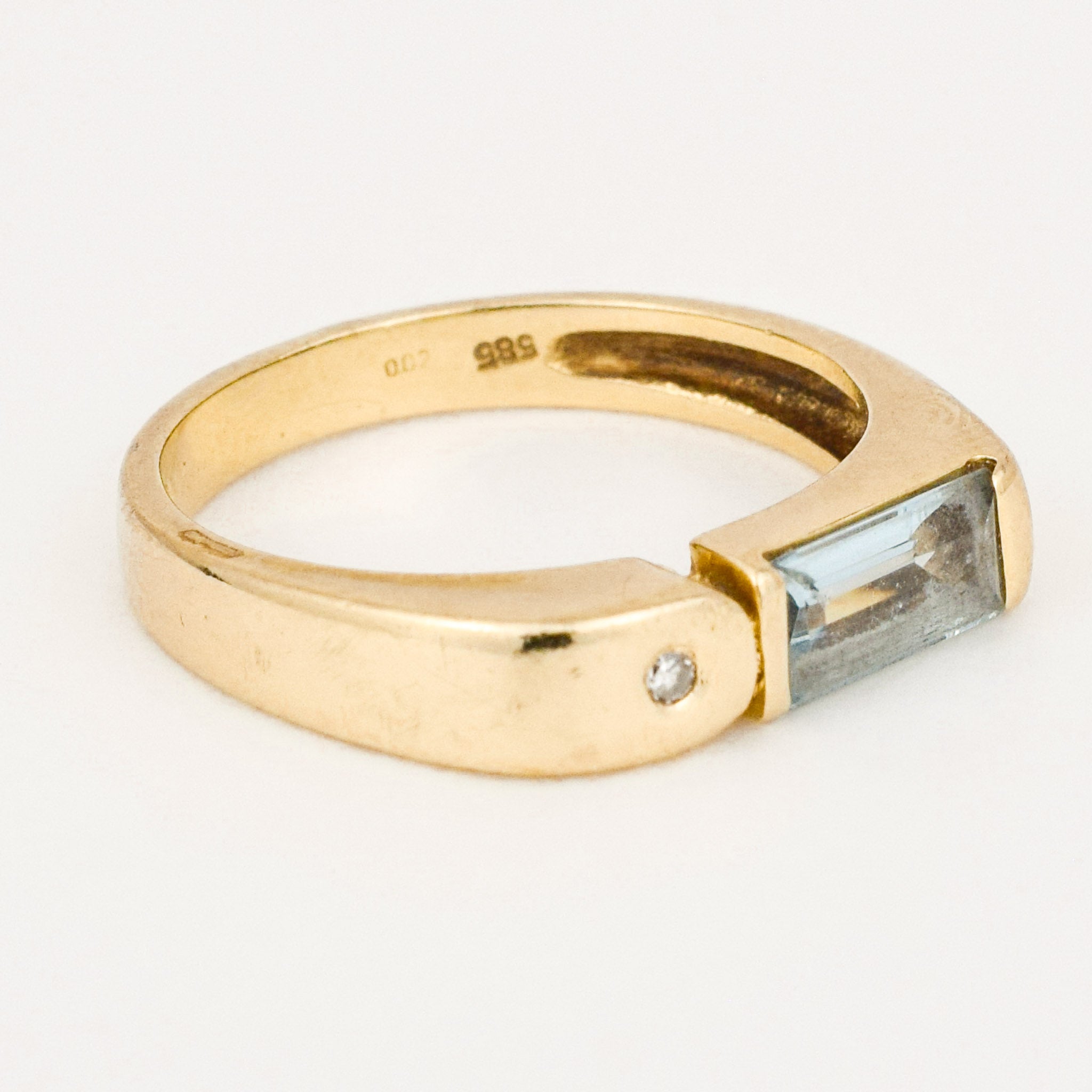 vintage aquamarine and diamond ring 
