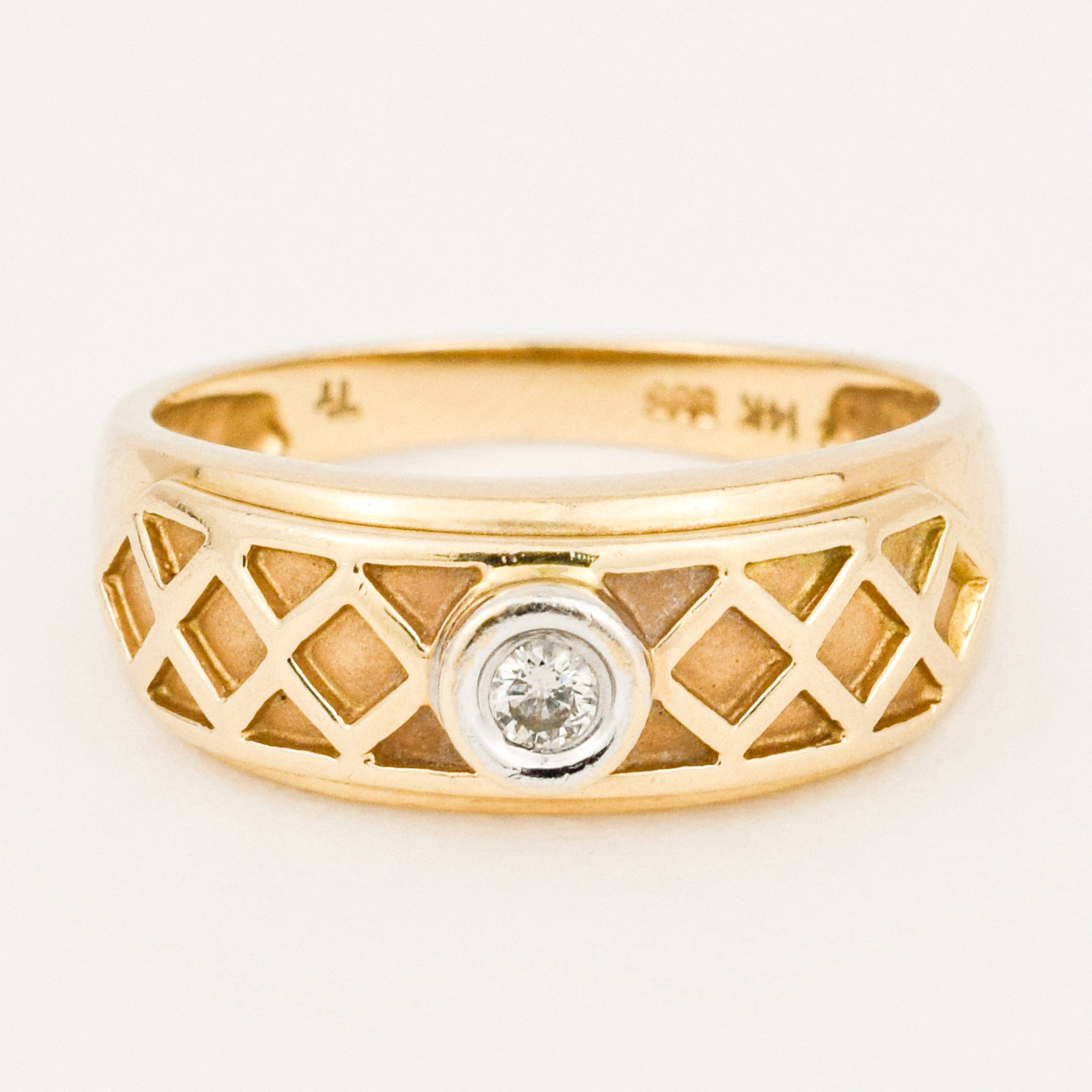 vintage quilted gold band with solitaire diamond 