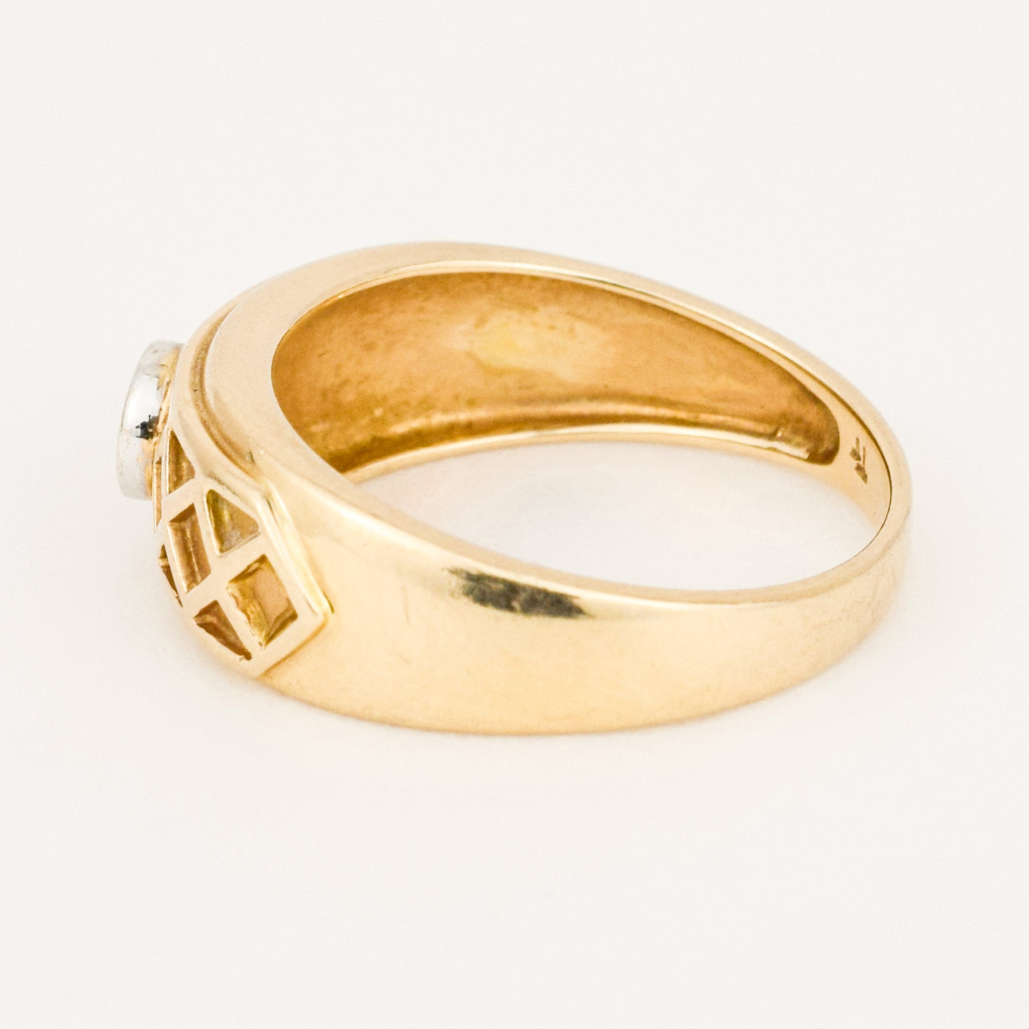 vintage quilted gold band with solitaire diamond 