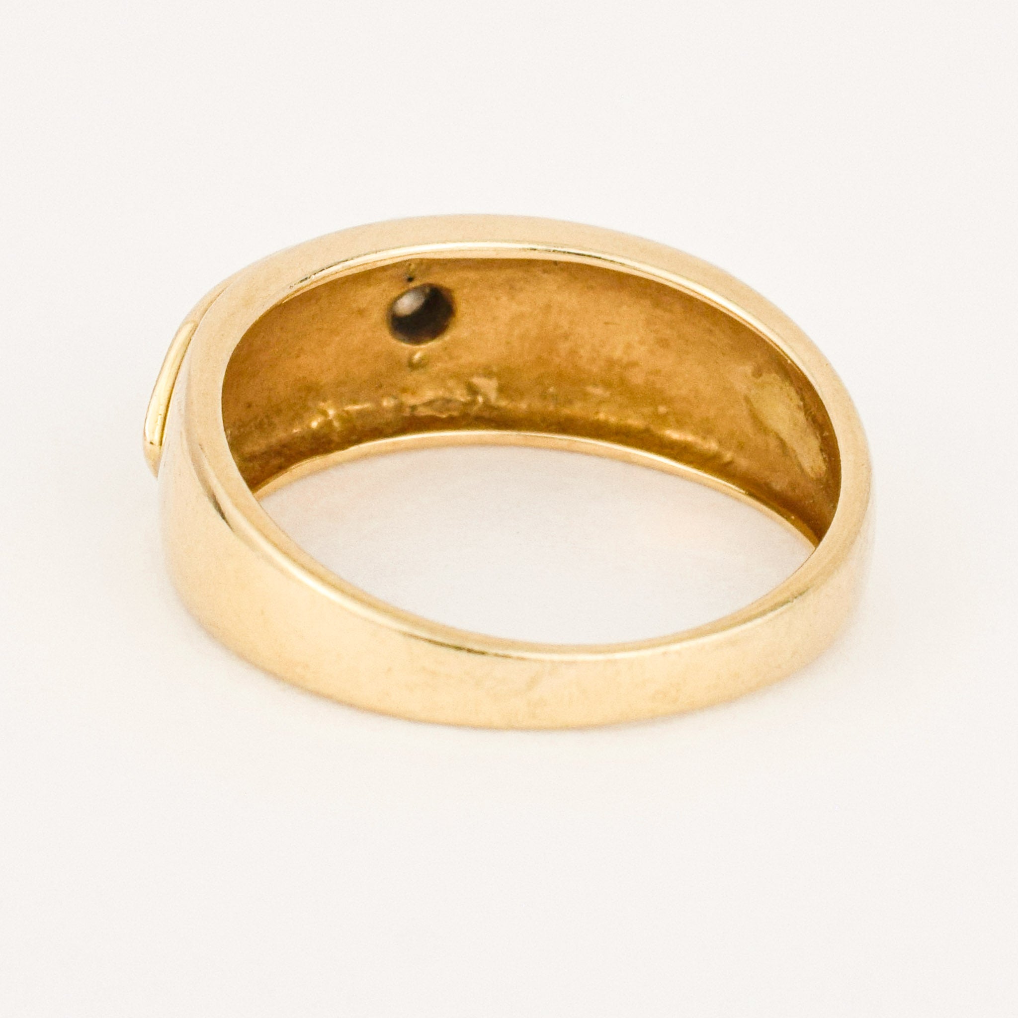 vintage quilted gold band with solitaire diamond 
