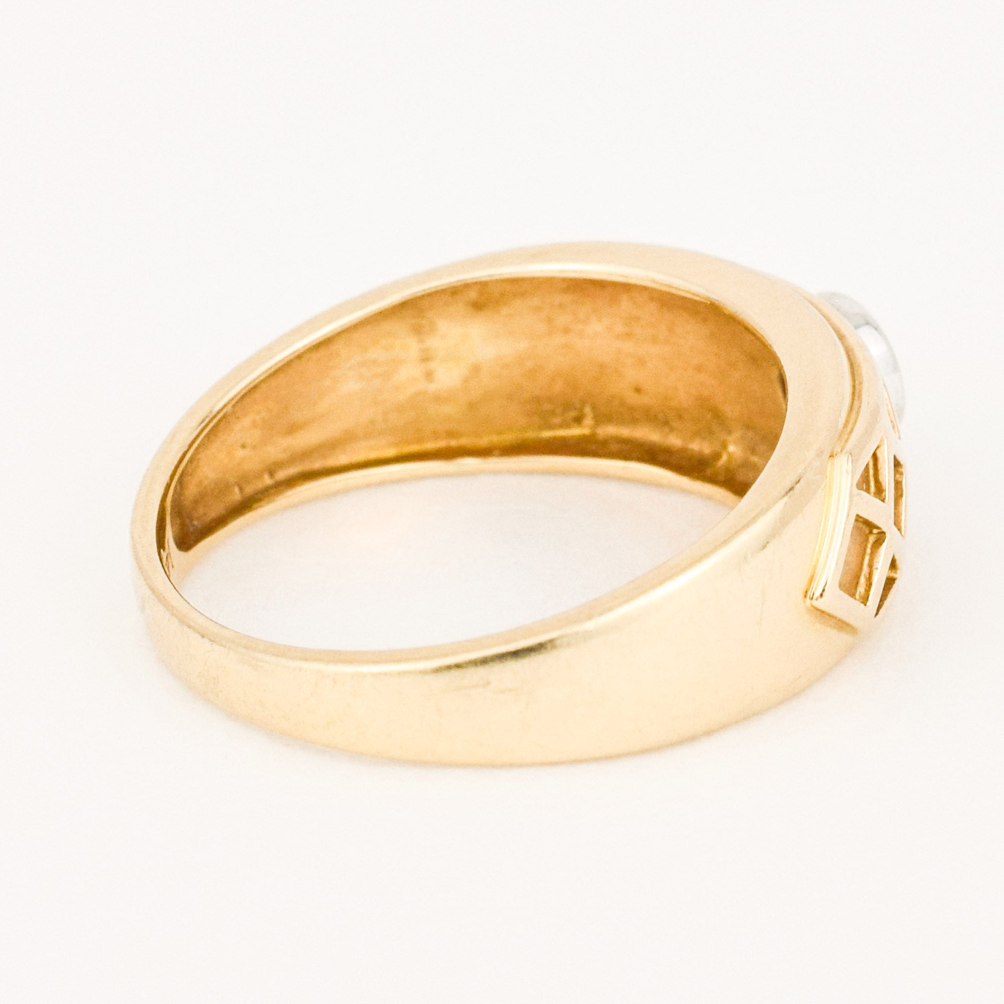 vintage quilted gold band with solitaire diamond 